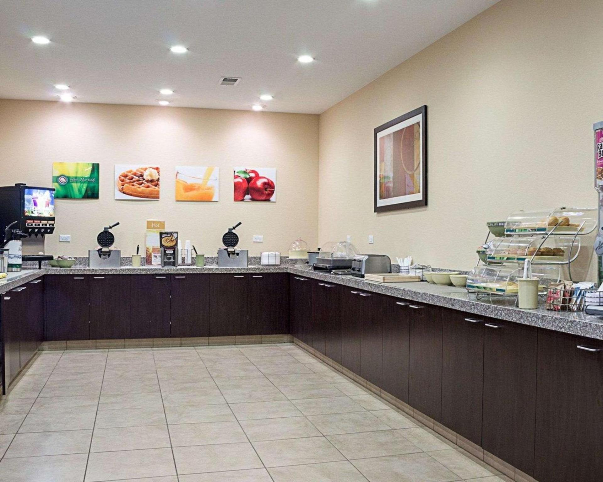 Quality Inn & Suites Minot North photo 26