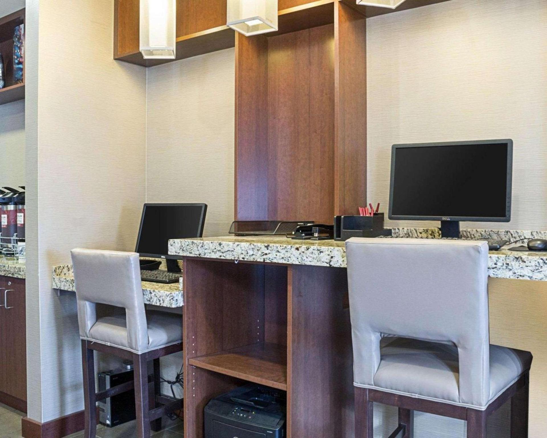 Comfort Suites Fargo Medical Center photo 26