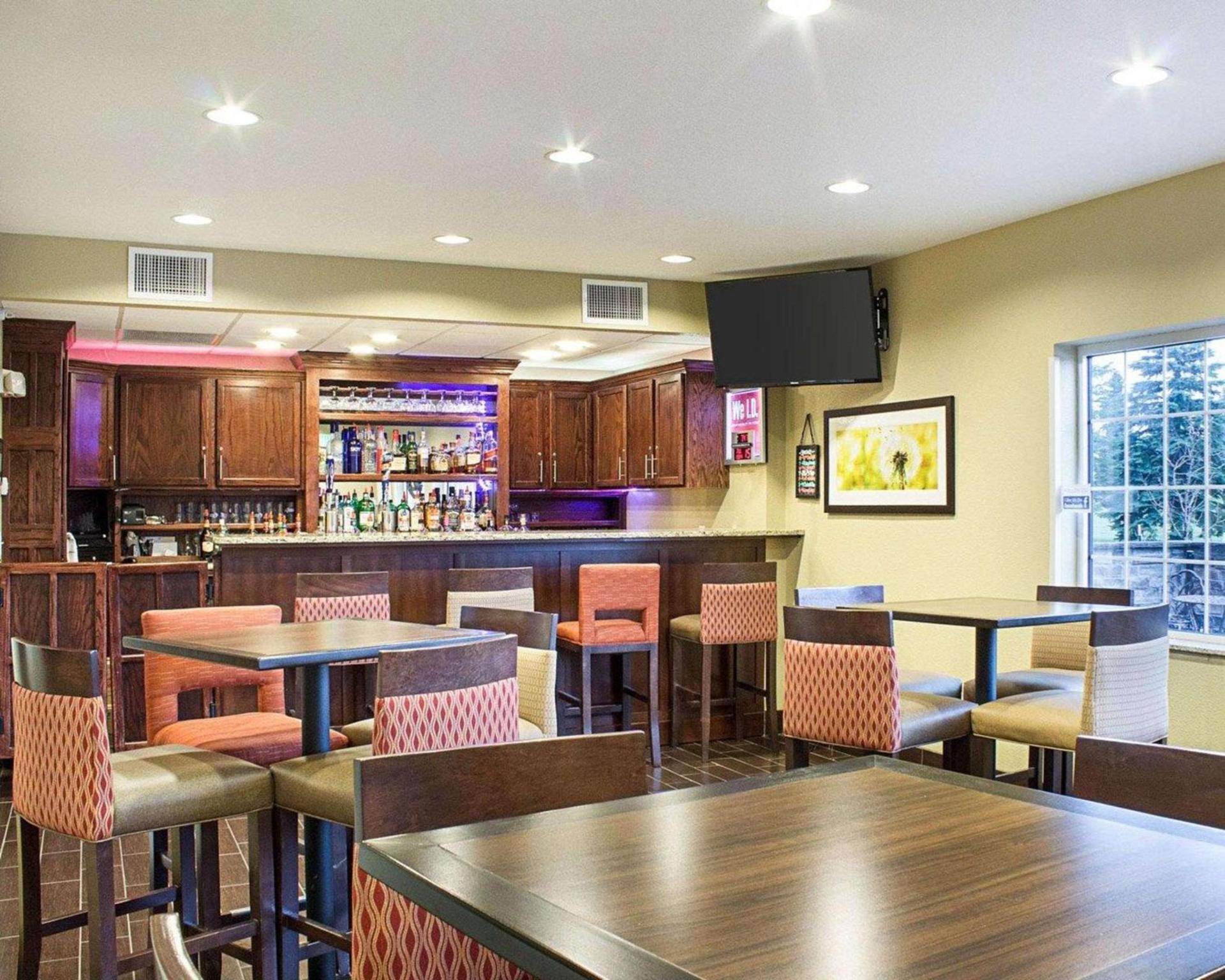 Comfort Suites Minot South photo 45