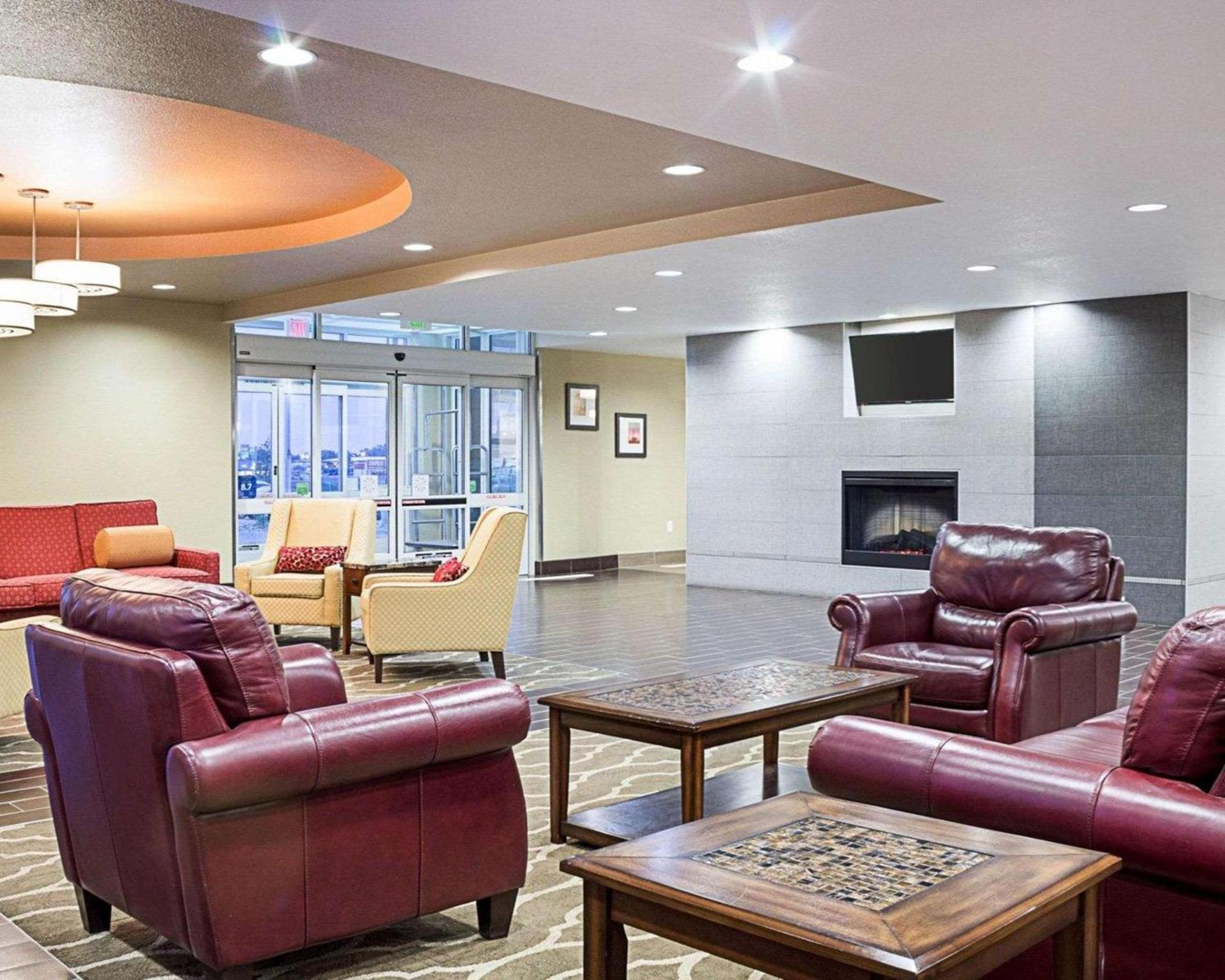 Comfort Suites Minot South photo 7