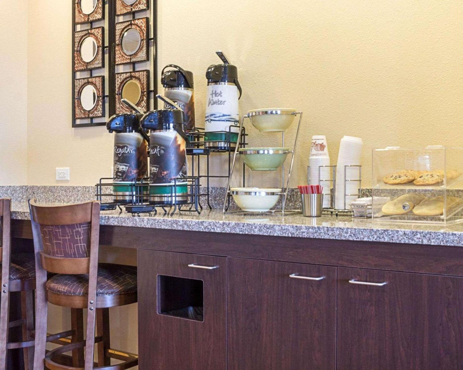 Quality Inn & Suites Minot North photo 28