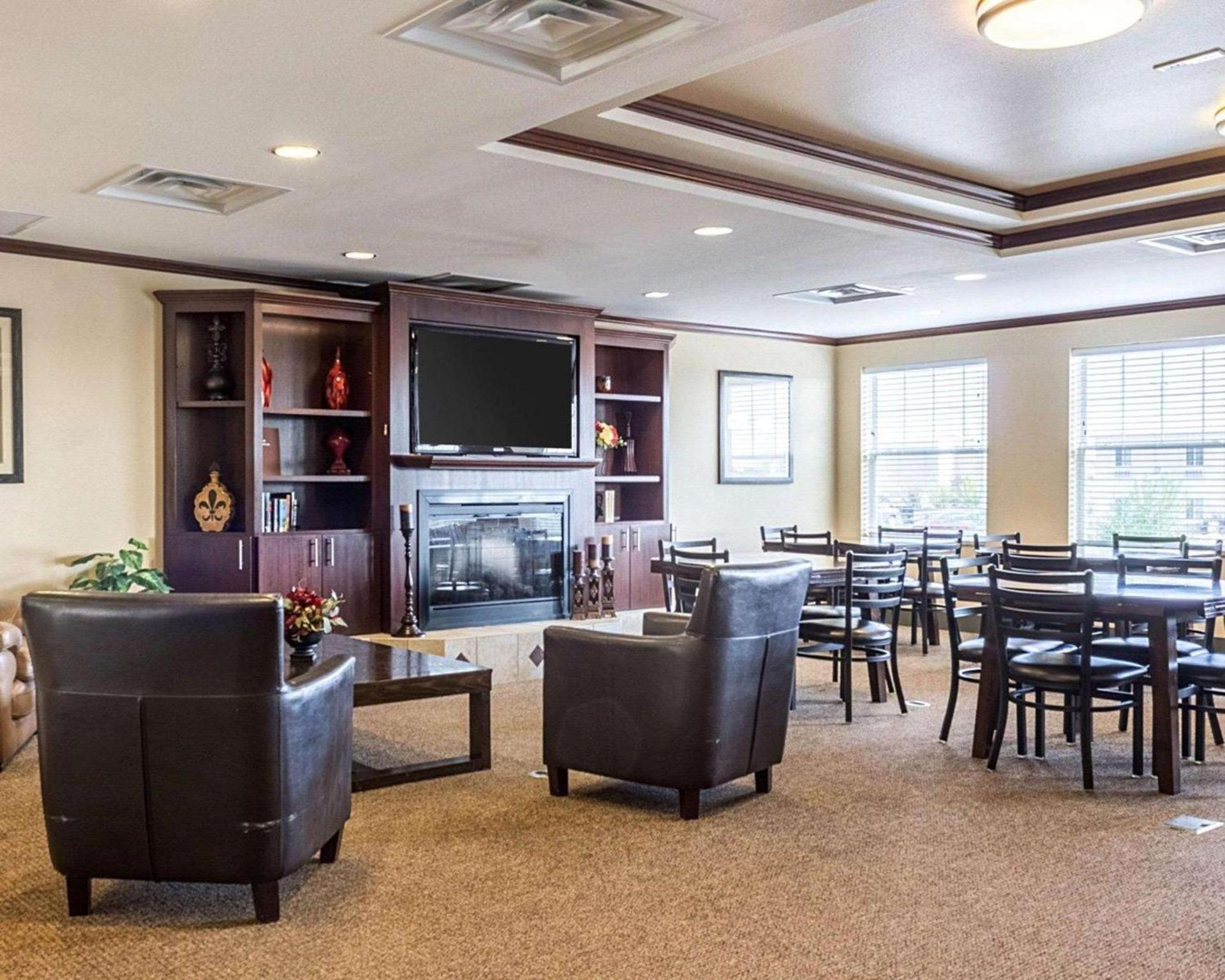 MainStay Suites Minot photo 4
