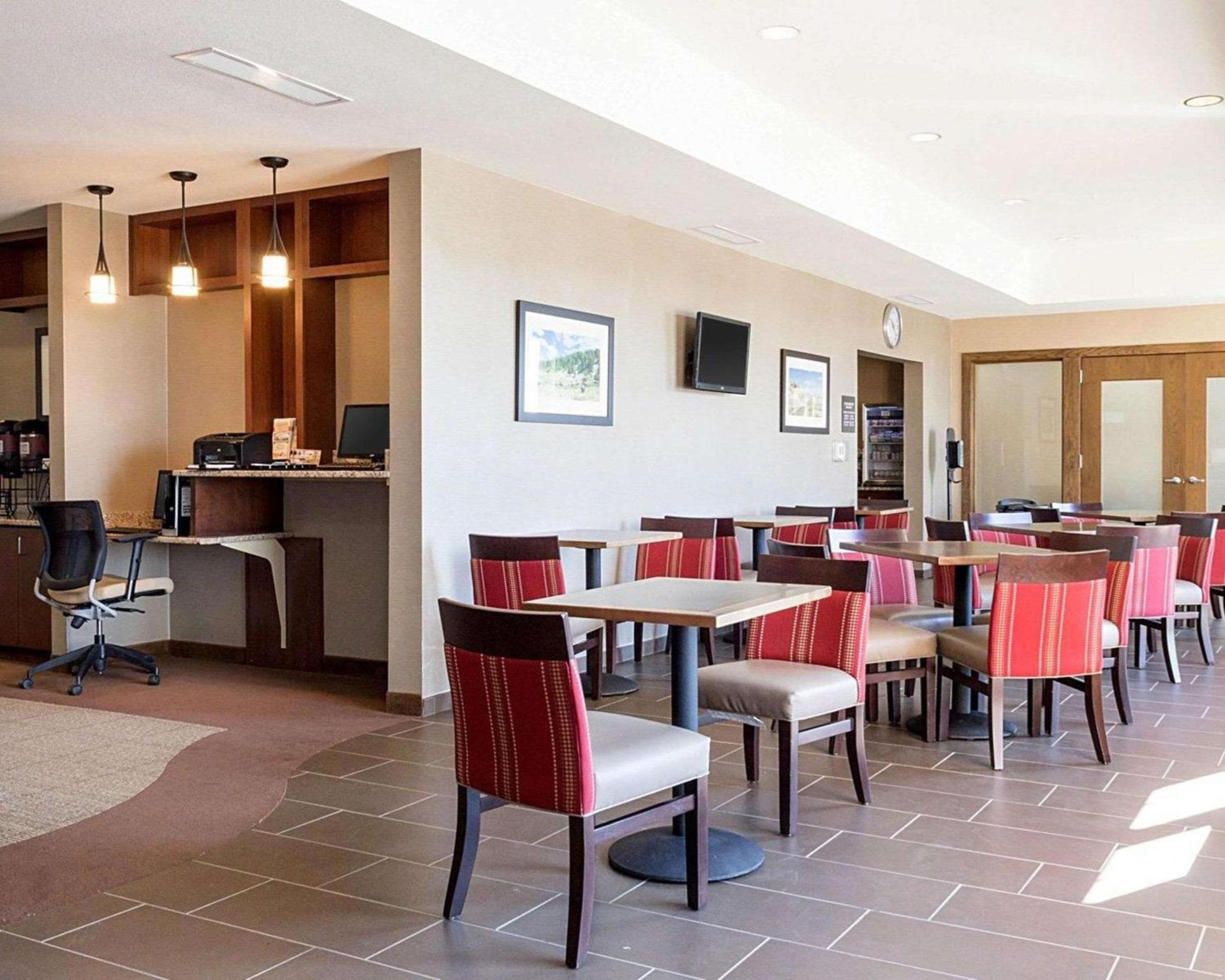 Comfort Inn & Suites Watford City photo 25