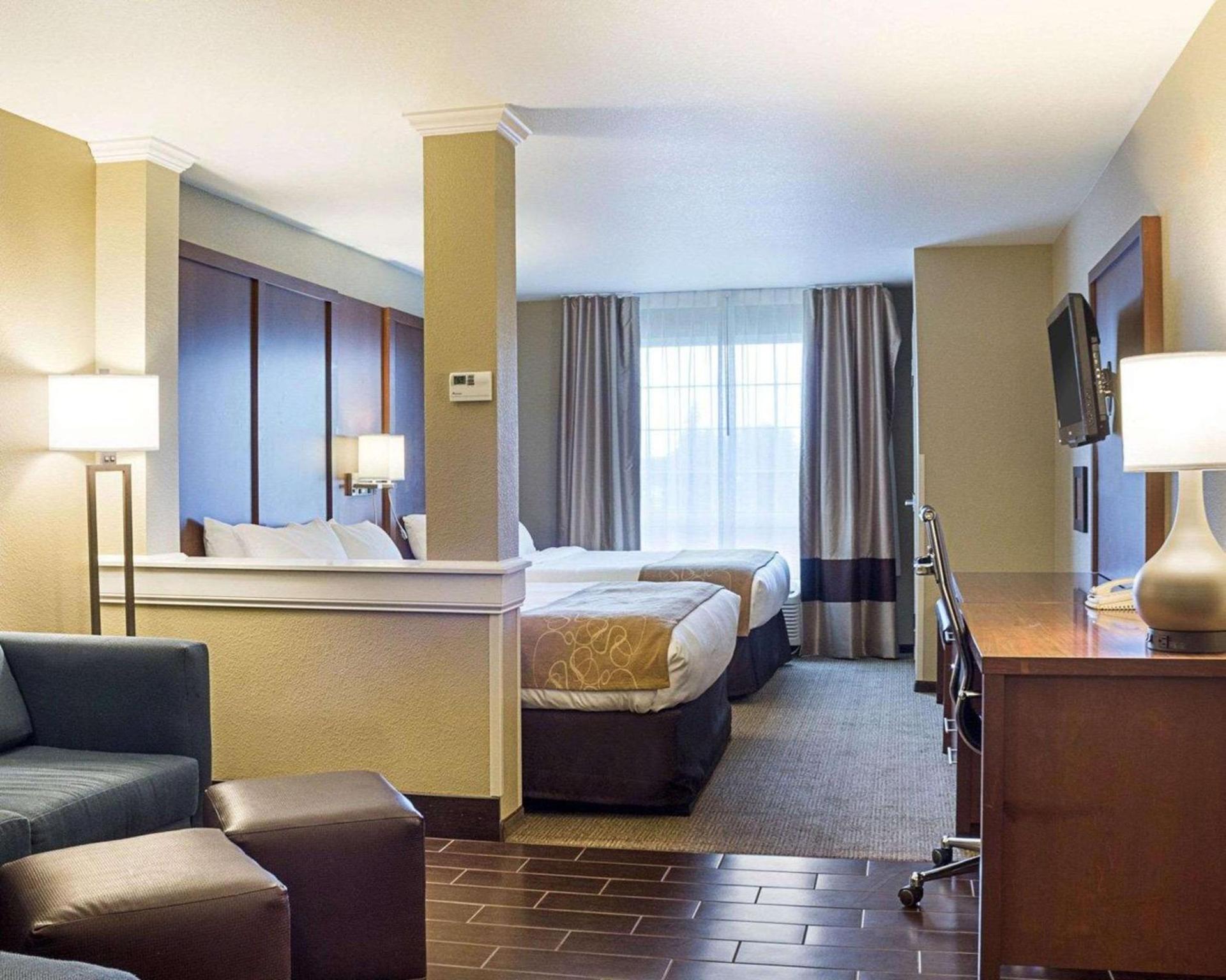 Comfort Suites Minot South photo 15