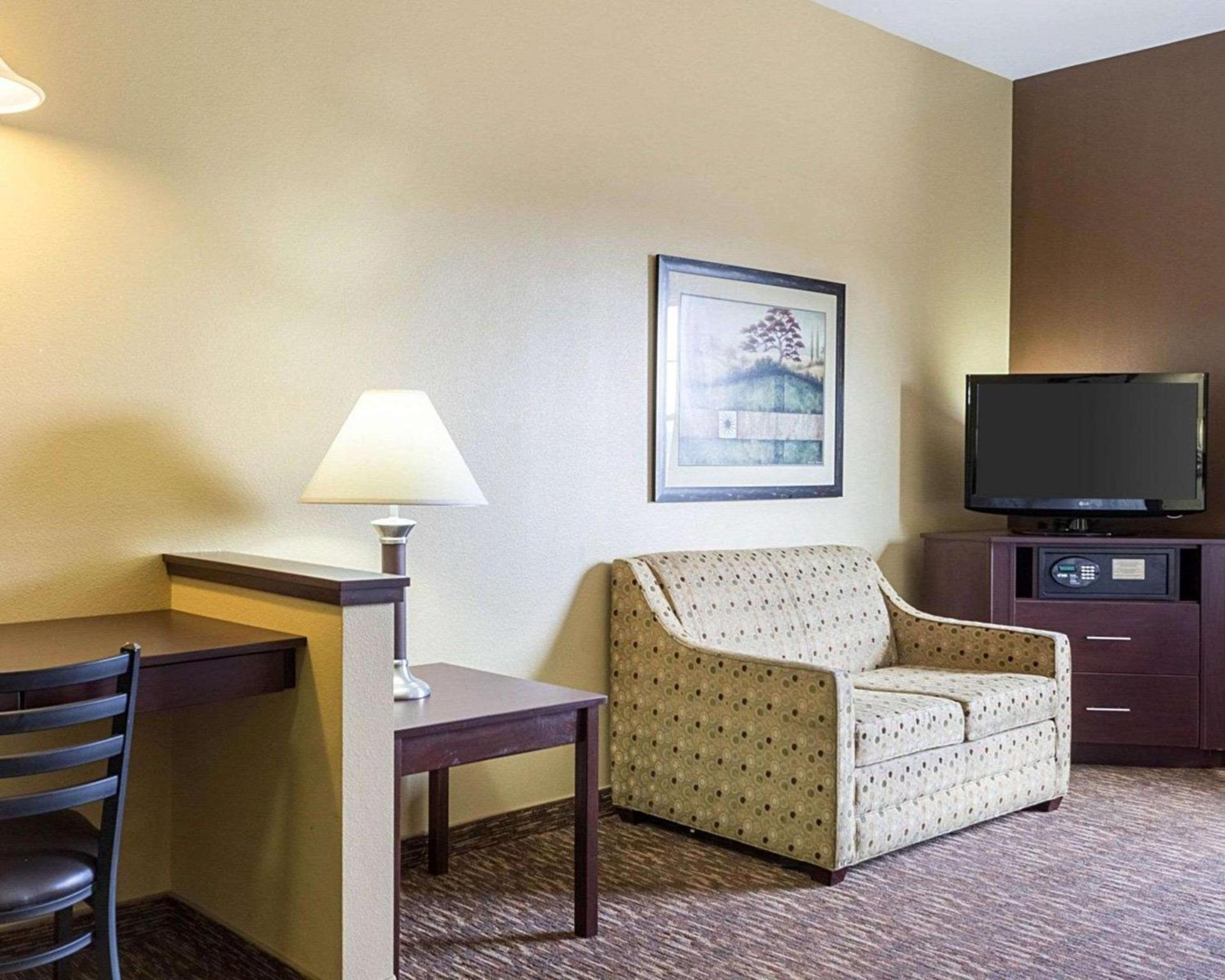 MainStay Suites Minot photo 18
