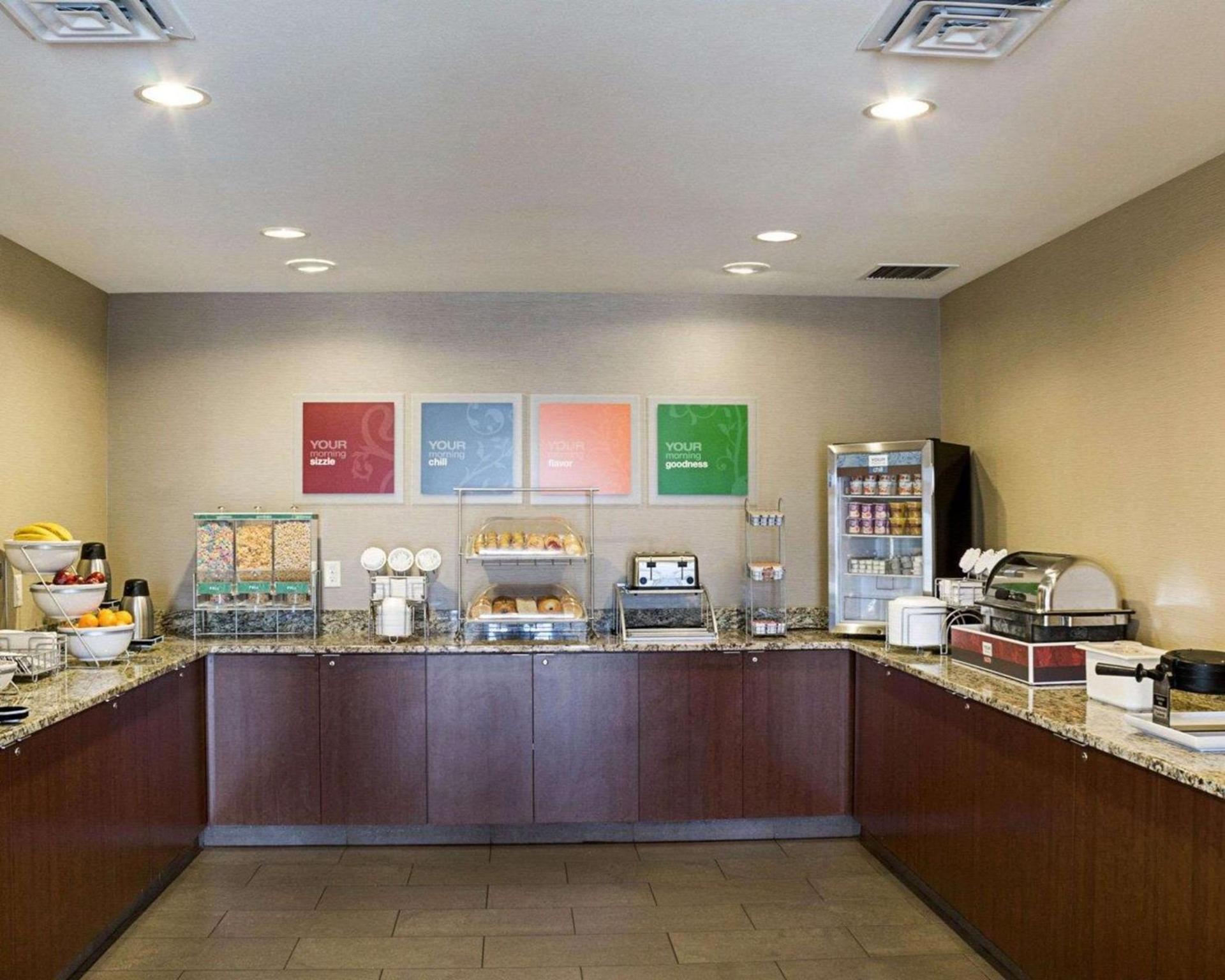 Comfort Suites Fargo Medical Center photo 32
