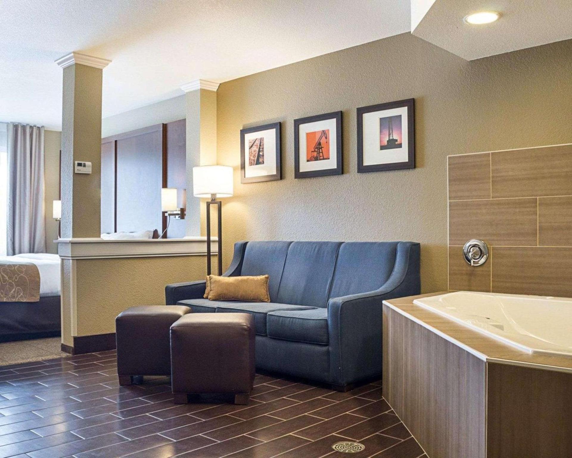 Comfort Suites Minot South photo 13