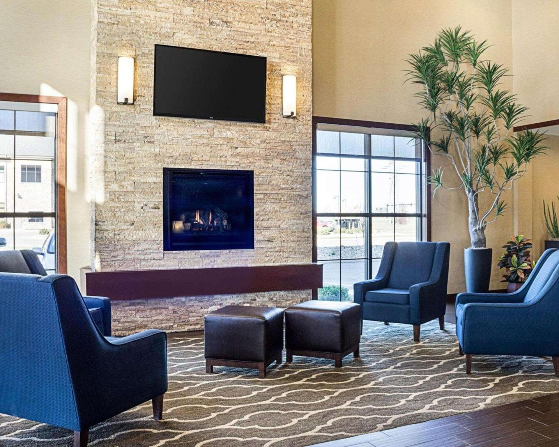 Comfort Suites Fargo Medical Center photo 2