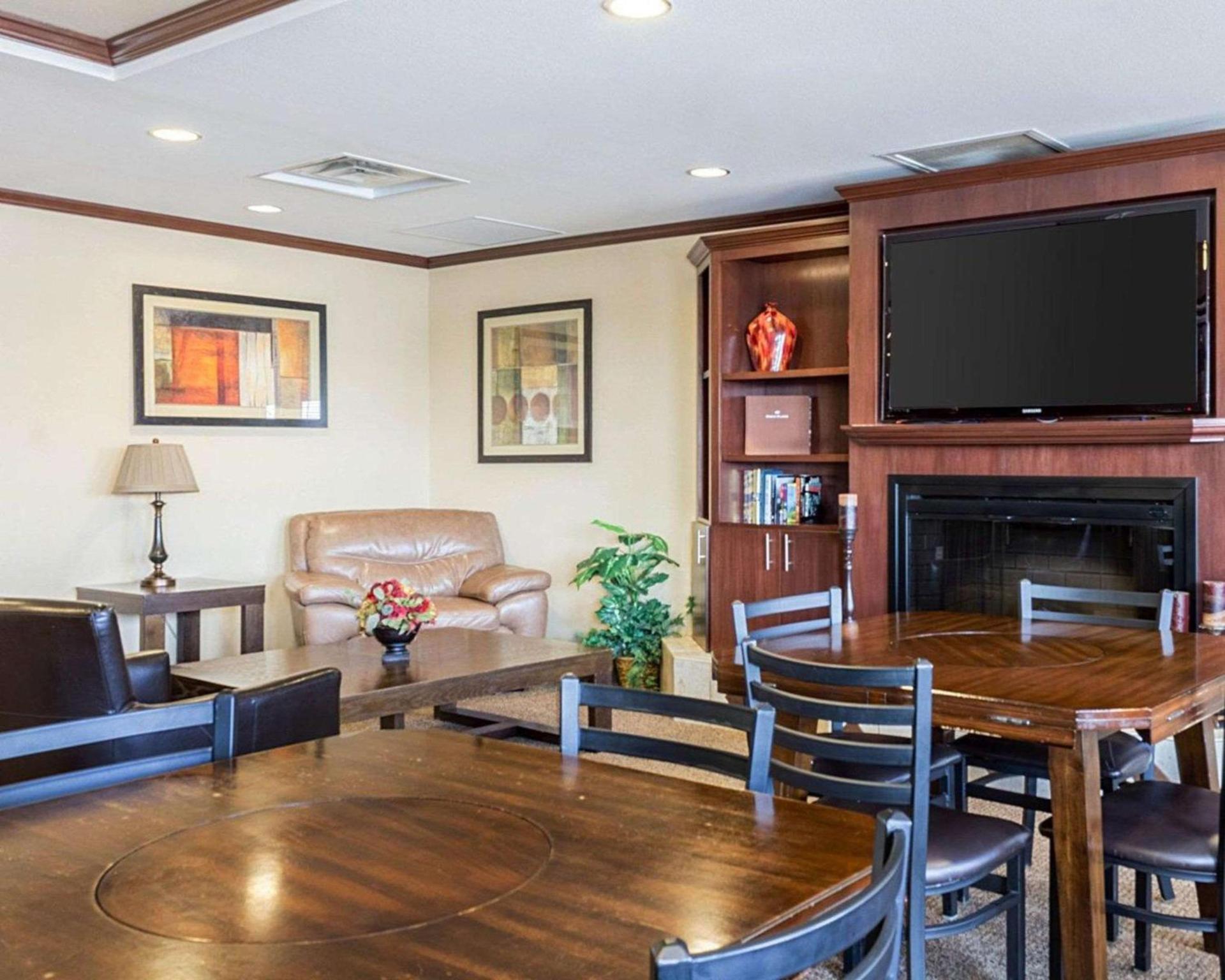 MainStay Suites Minot photo 35