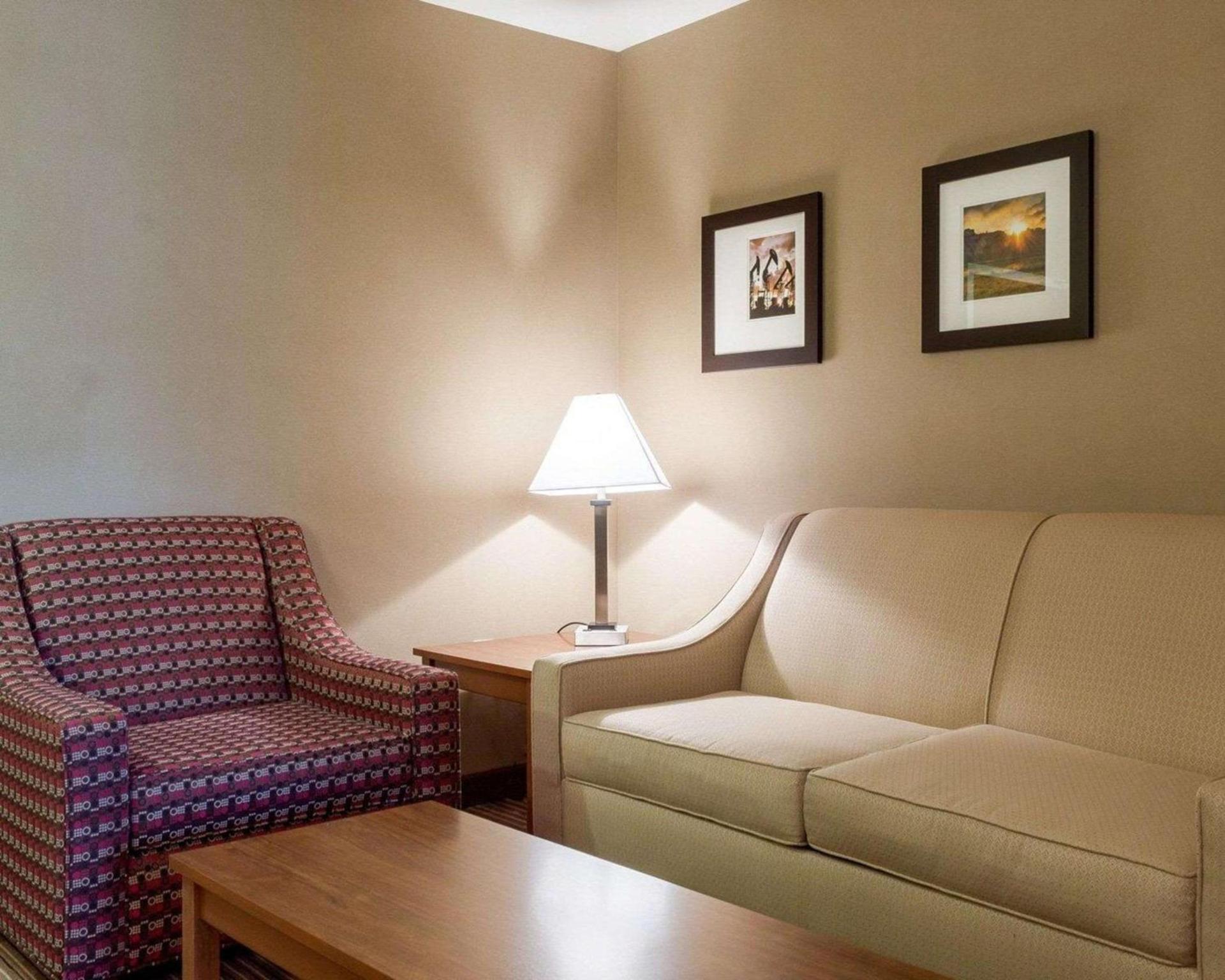 Comfort Inn & Suites Watford City photo 13