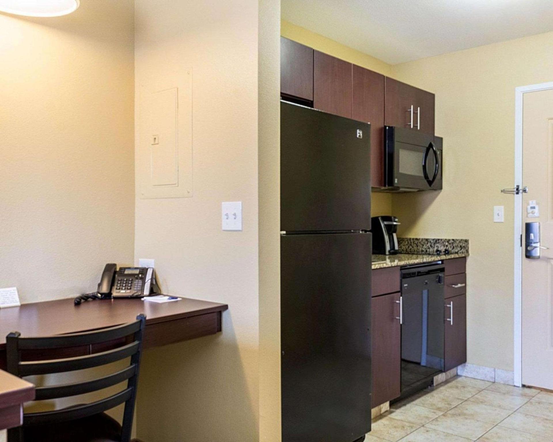 MainStay Suites Minot photo 15