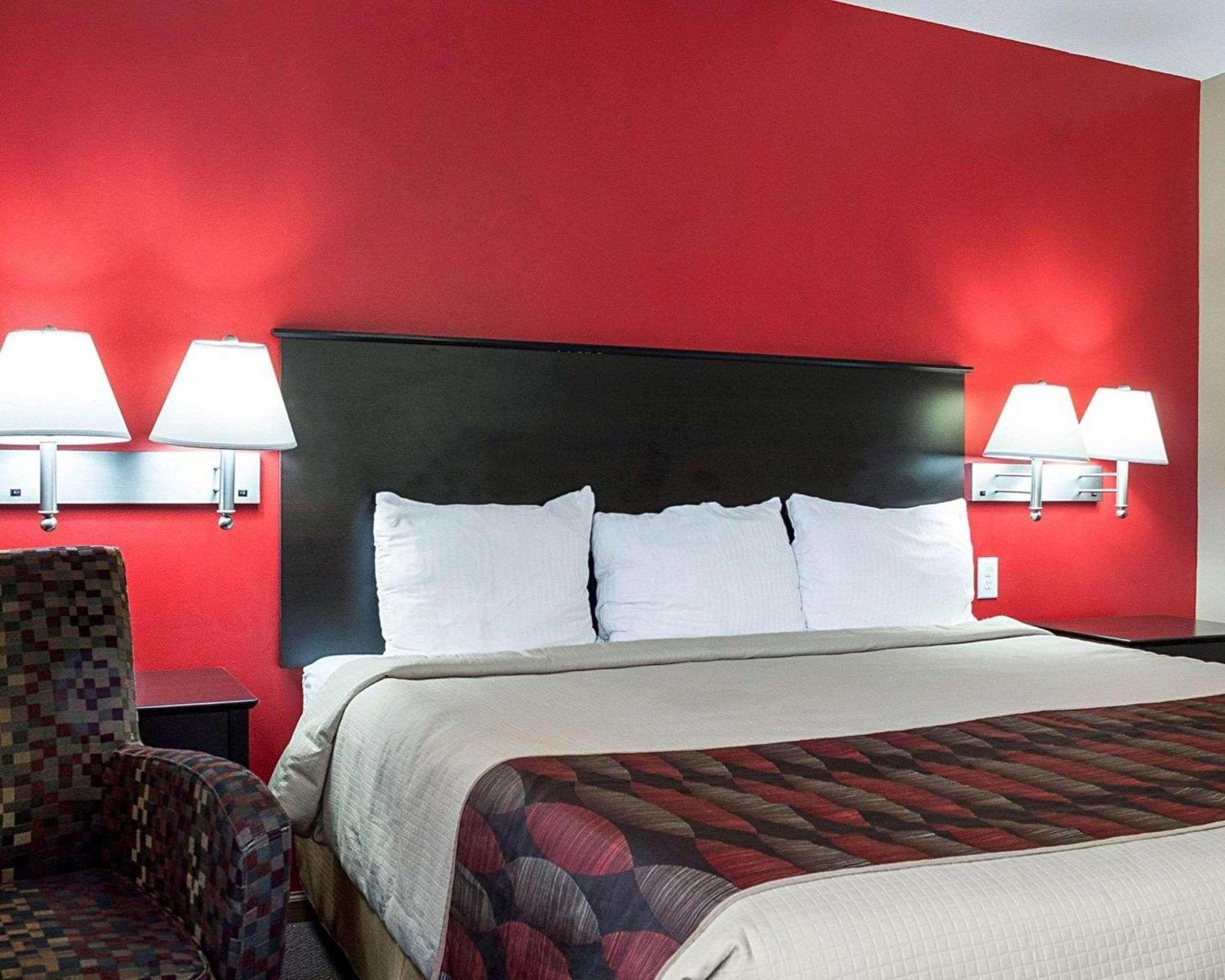 Econo Lodge Jamestown South photo 16