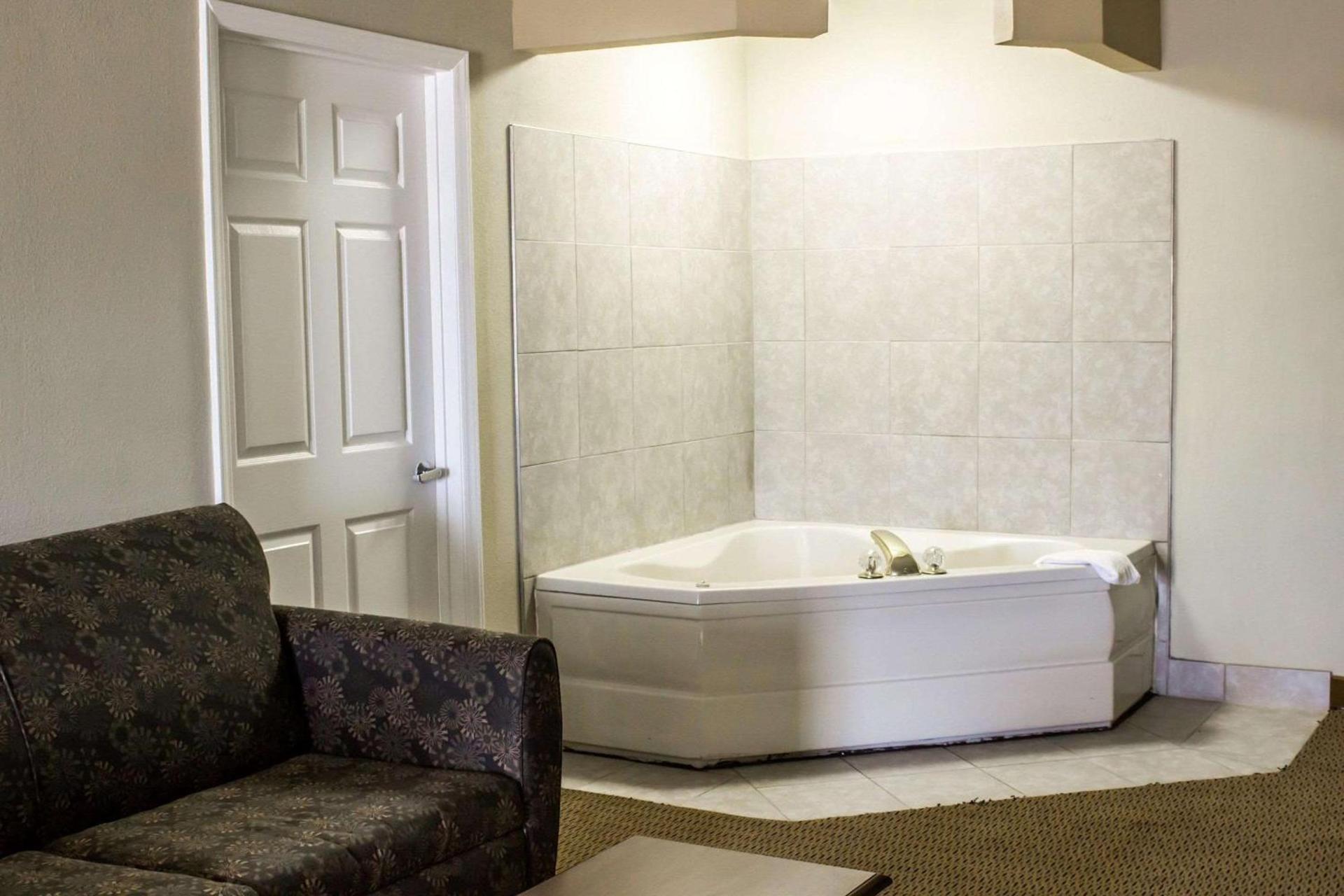 Quality Inn & Suites Wilson I-95 photo 28