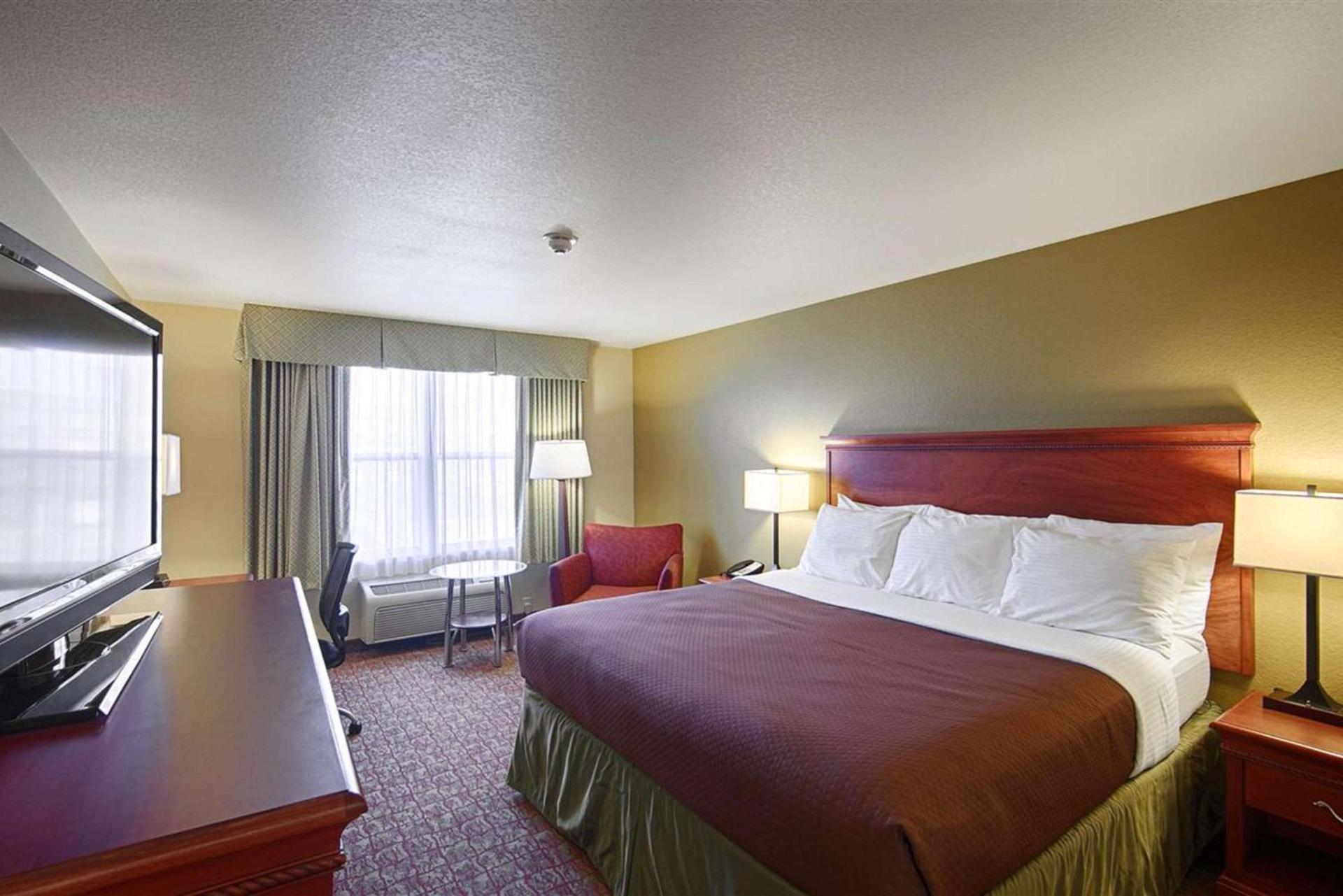 Heritage Hotel and Suites photo 13
