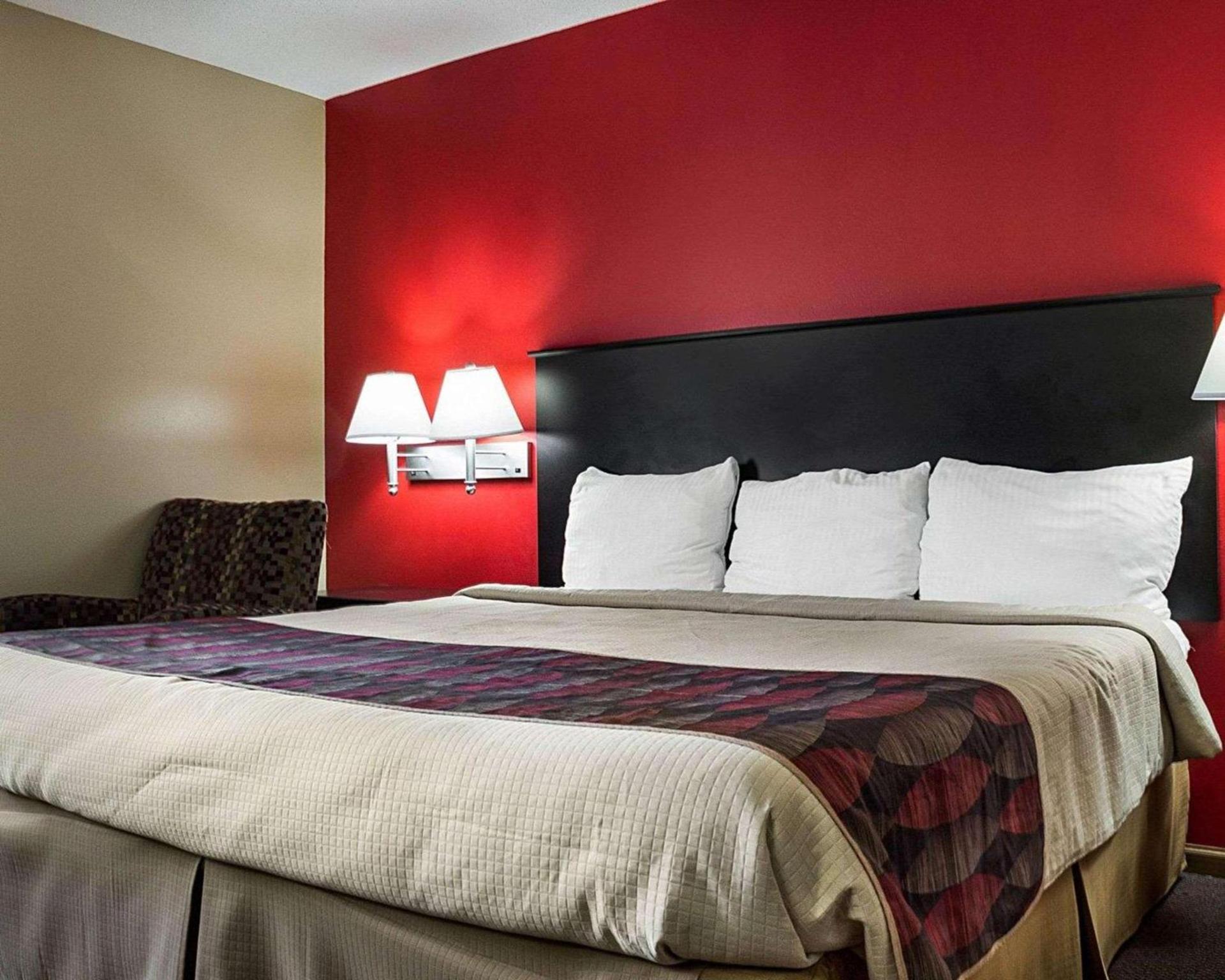 Econo Lodge Jamestown South photo 18