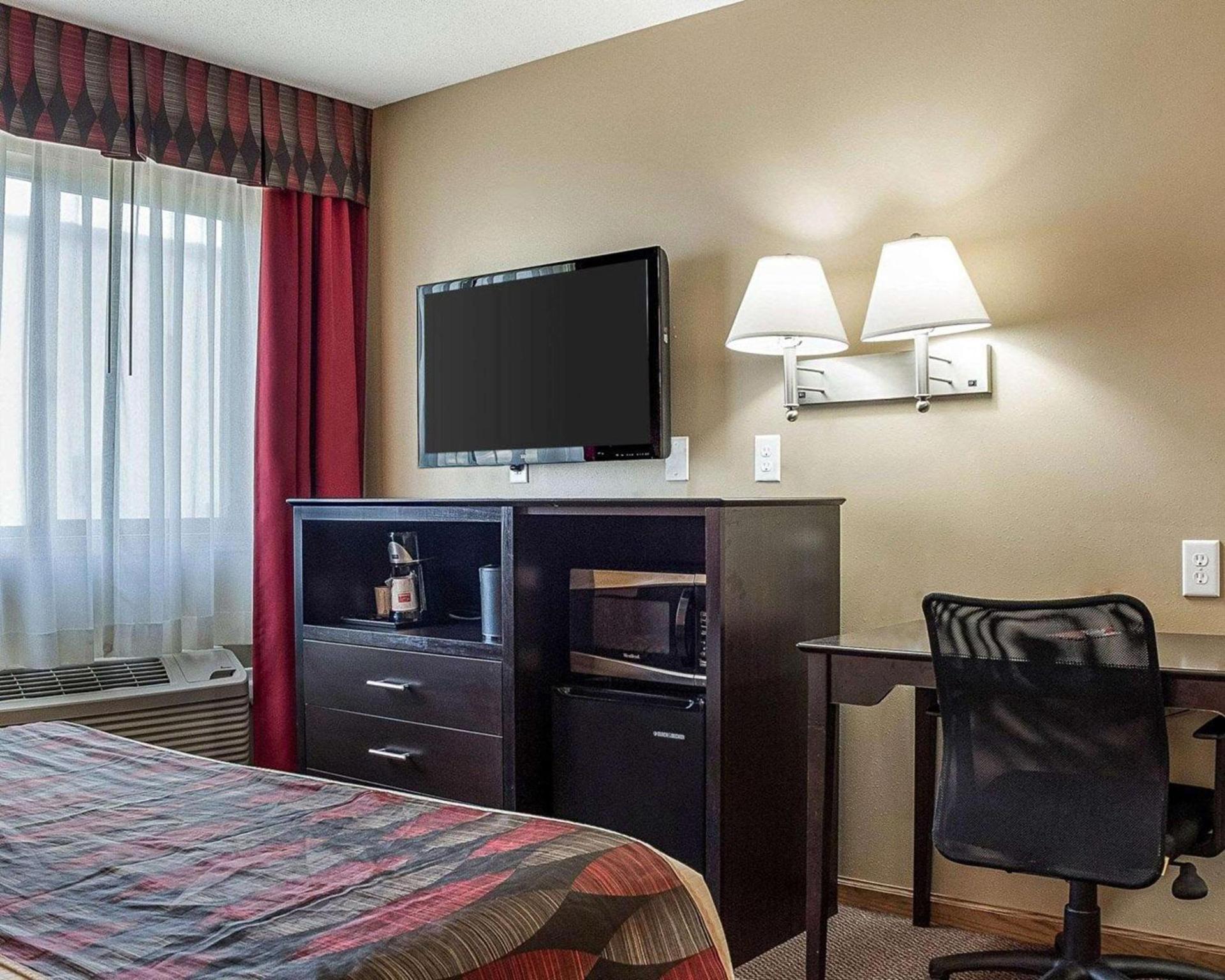 Econo Lodge Jamestown South photo 11