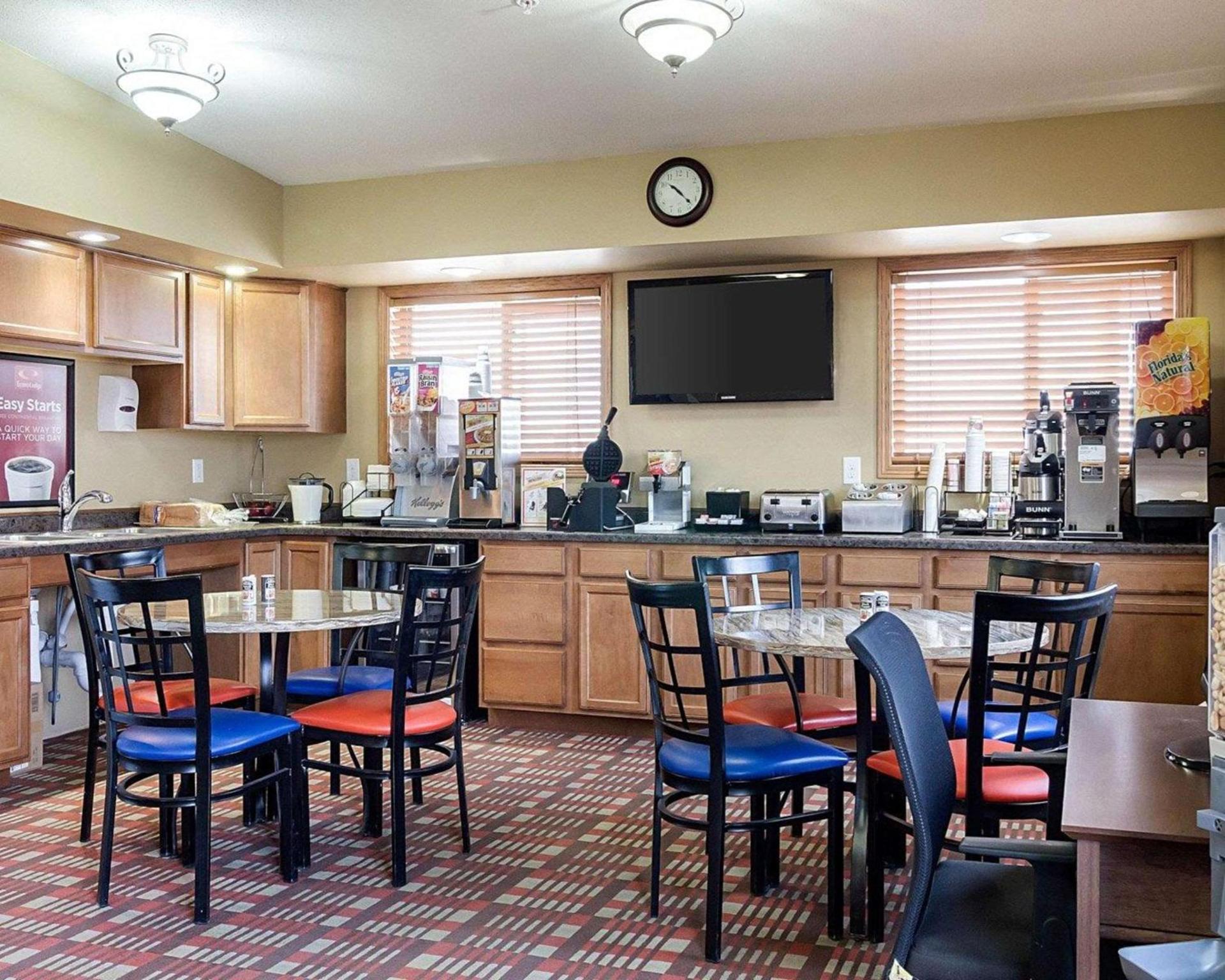 Econo Lodge Jamestown South photo 21