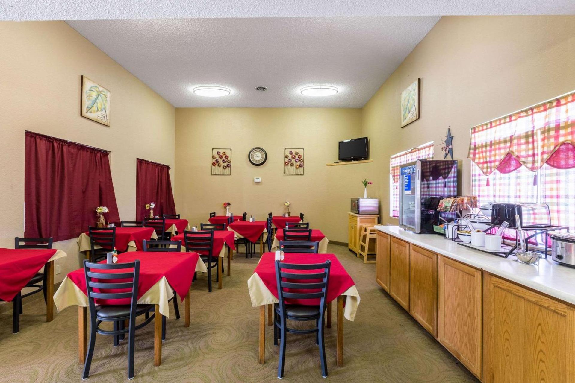 Quality Inn Scottsbluff photo 5