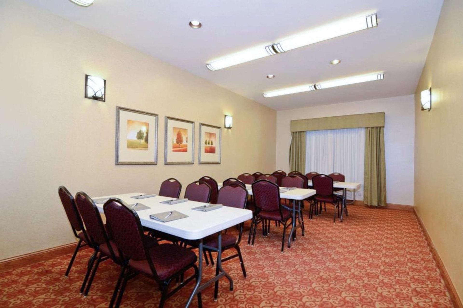 Heritage Hotel and Suites photo 12