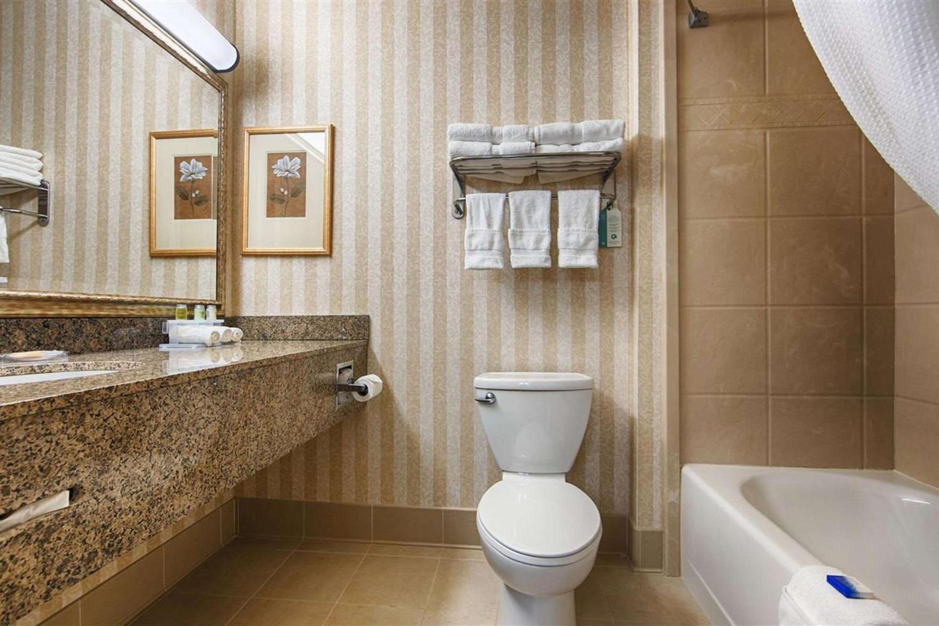 Heritage Hotel and Suites photo 11