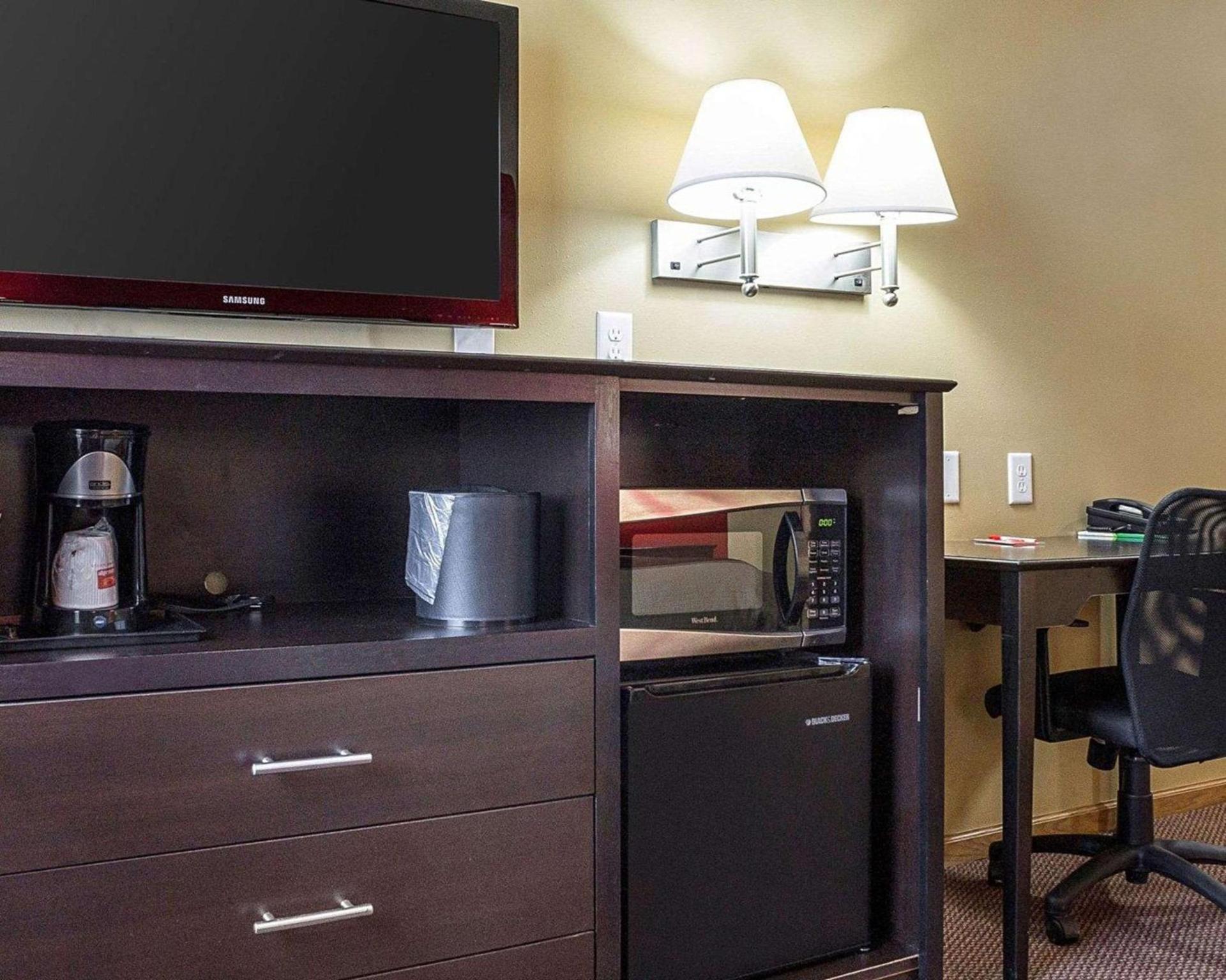 Econo Lodge Jamestown South photo 14