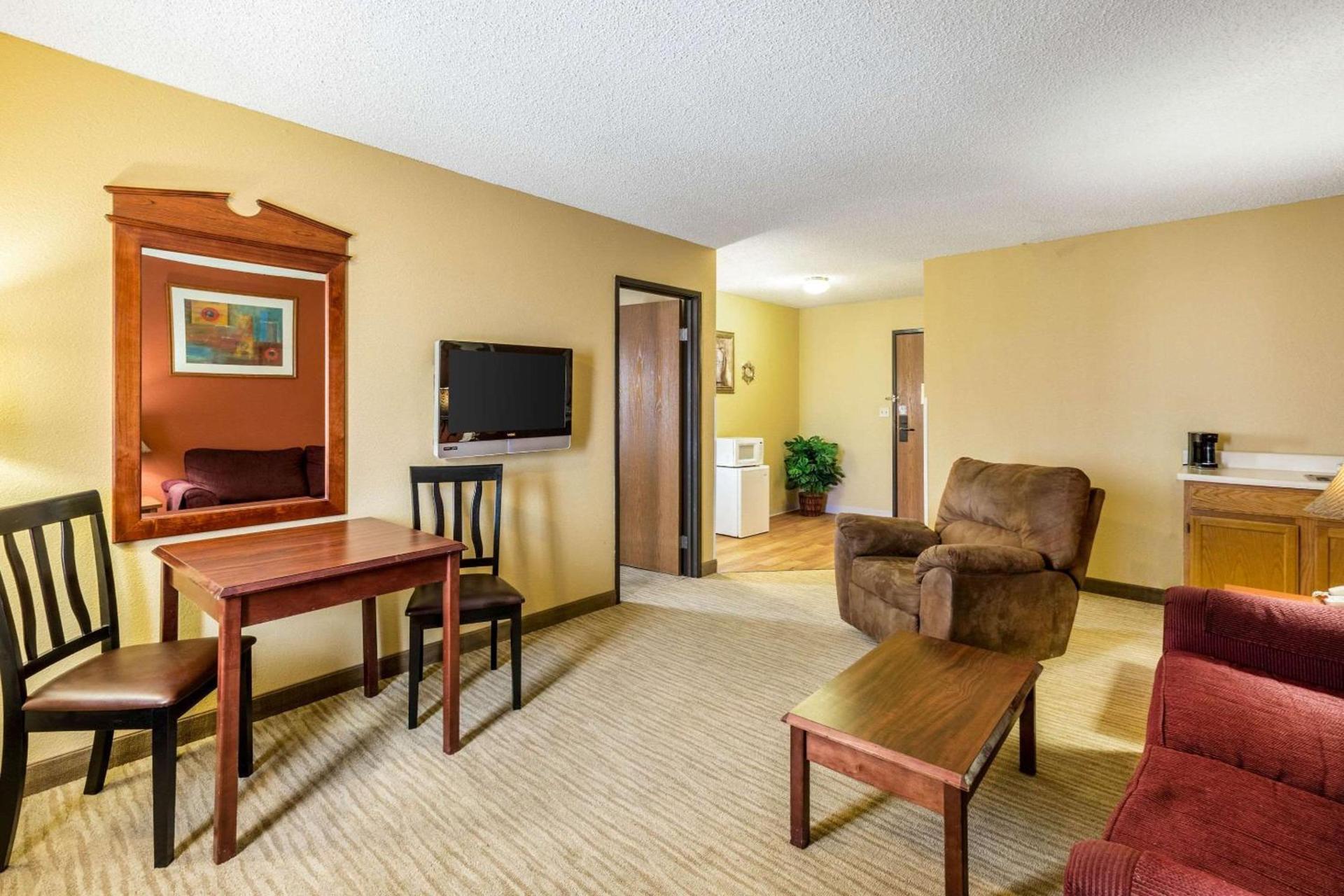 Quality Inn Scottsbluff photo 7
