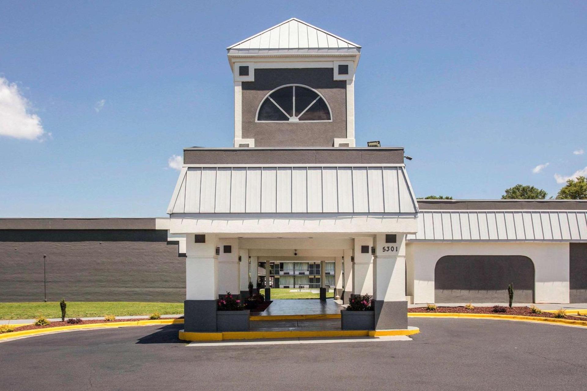 Quality Inn & Suites University Area photo 10