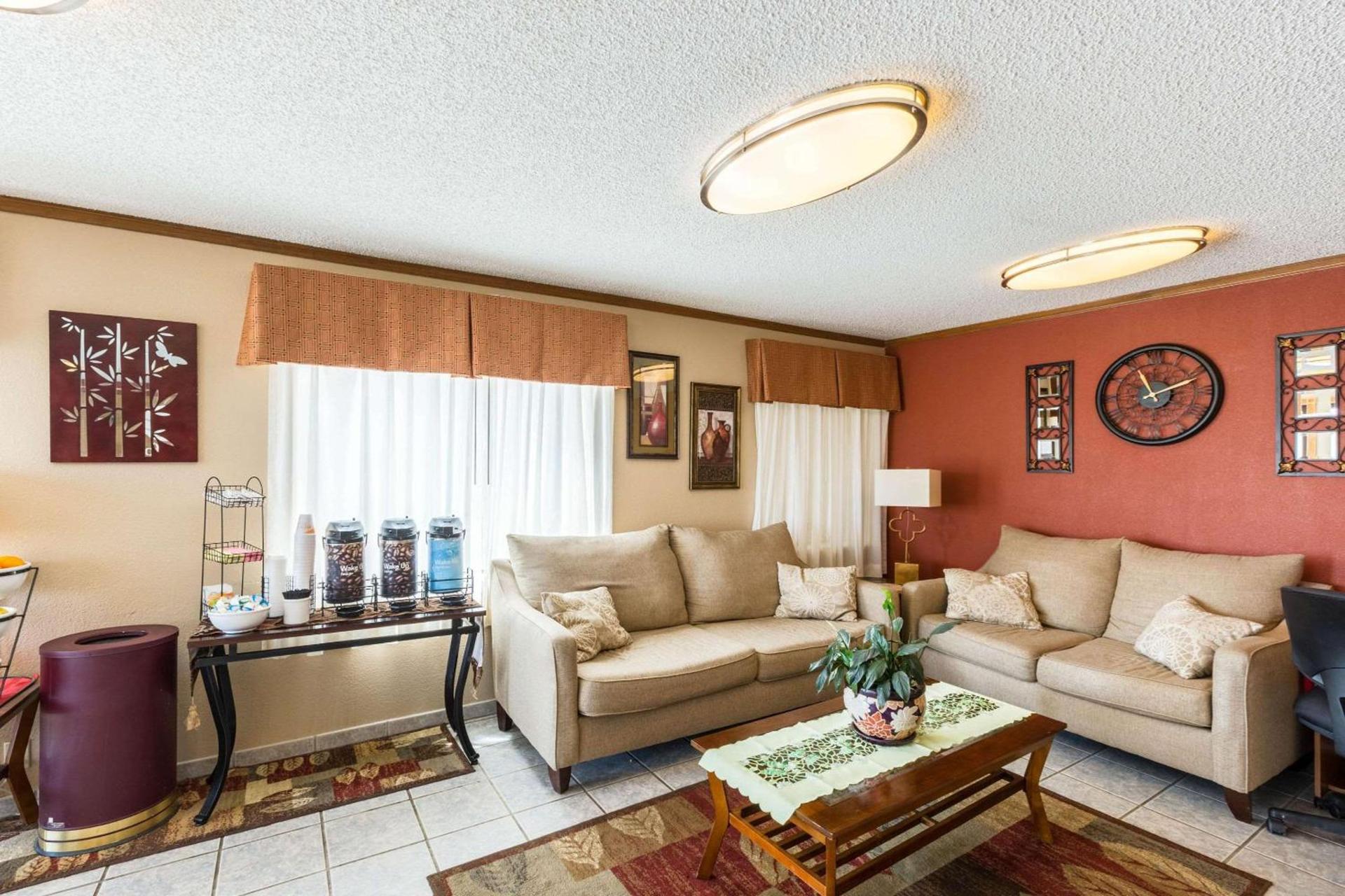 Quality Inn Scottsbluff photo 9