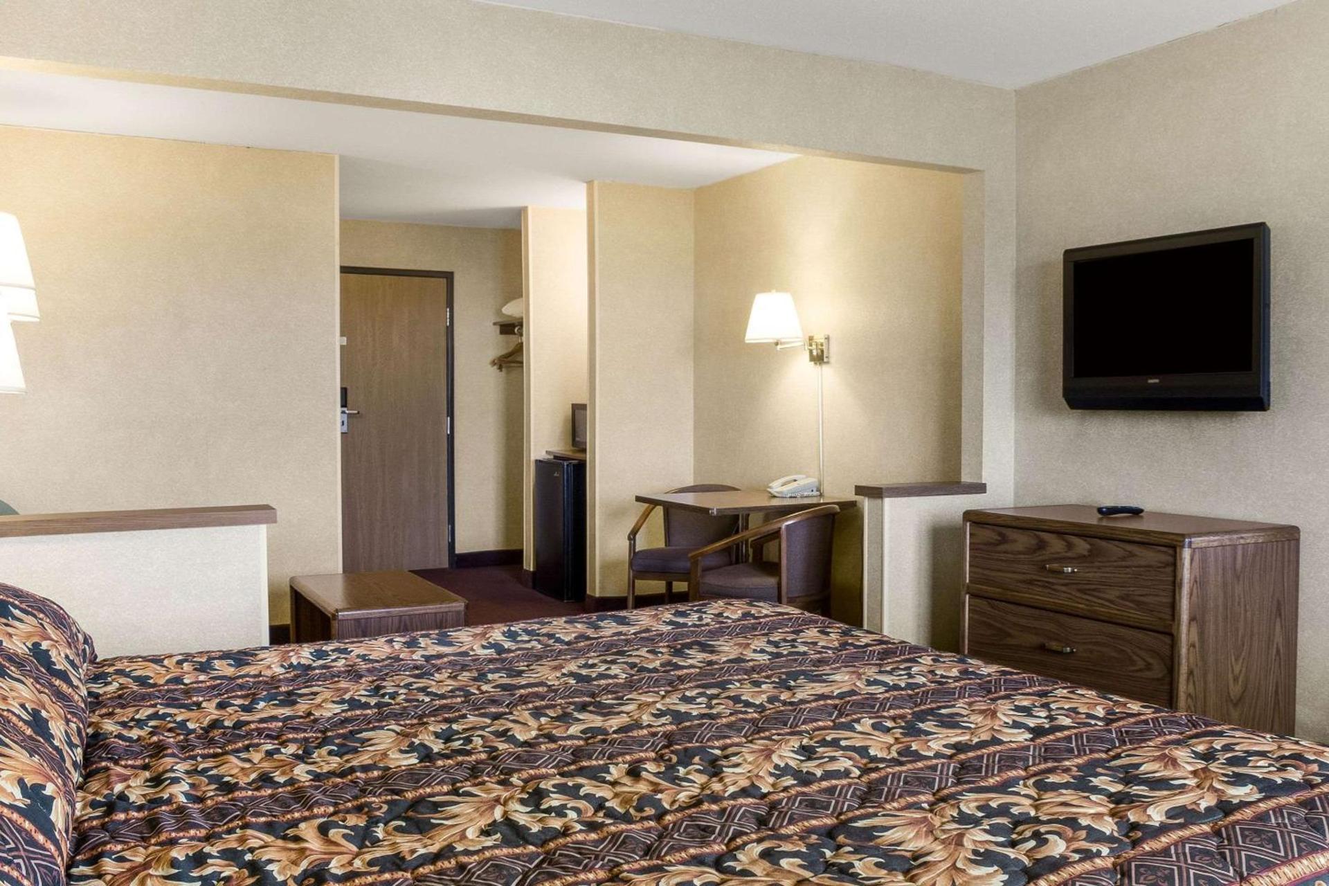 Rodeway Inn Wahpeton photo 25