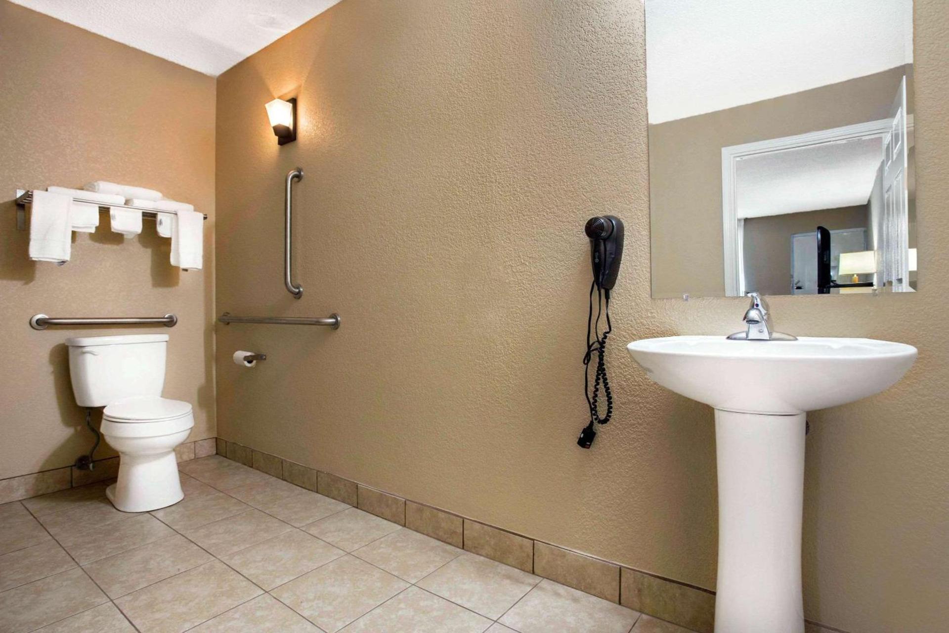 Quality Inn & Suites University Area photo 14