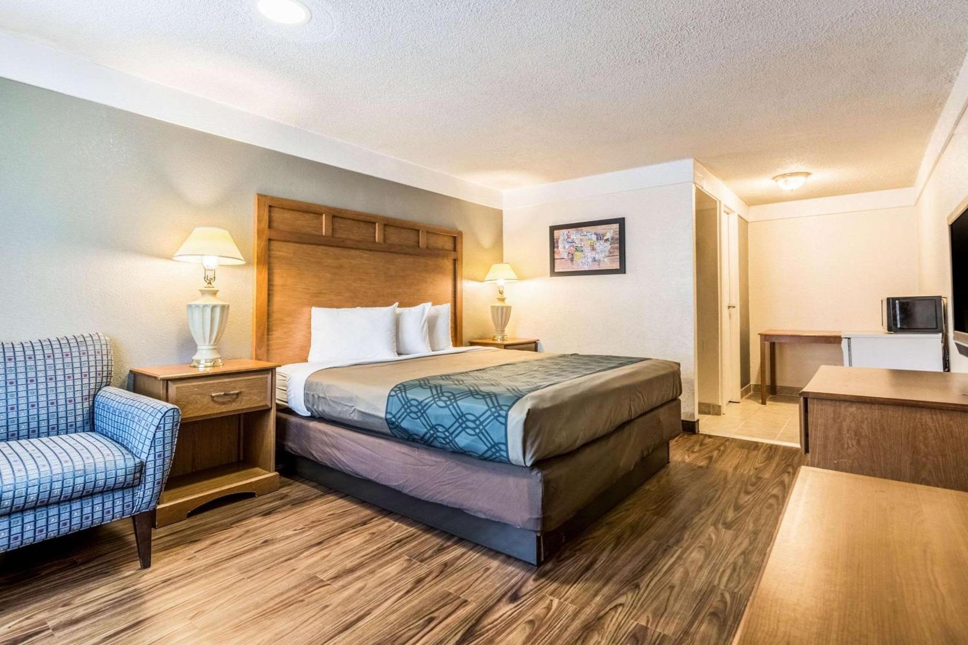 Econo Lodge Gastonia North photo 14