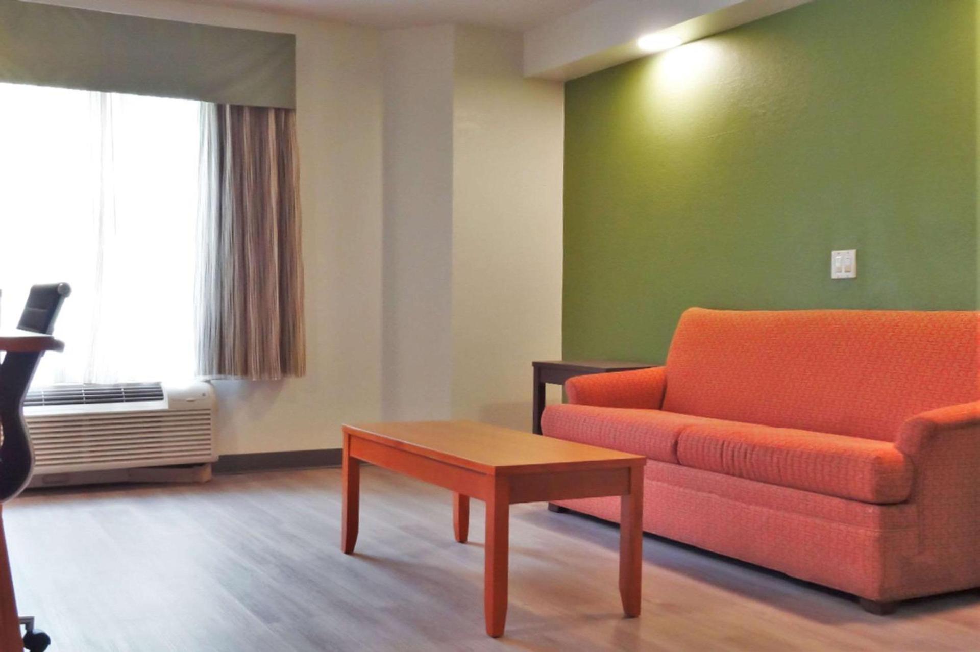 Quality Inn & Suites Raleigh North photo 8