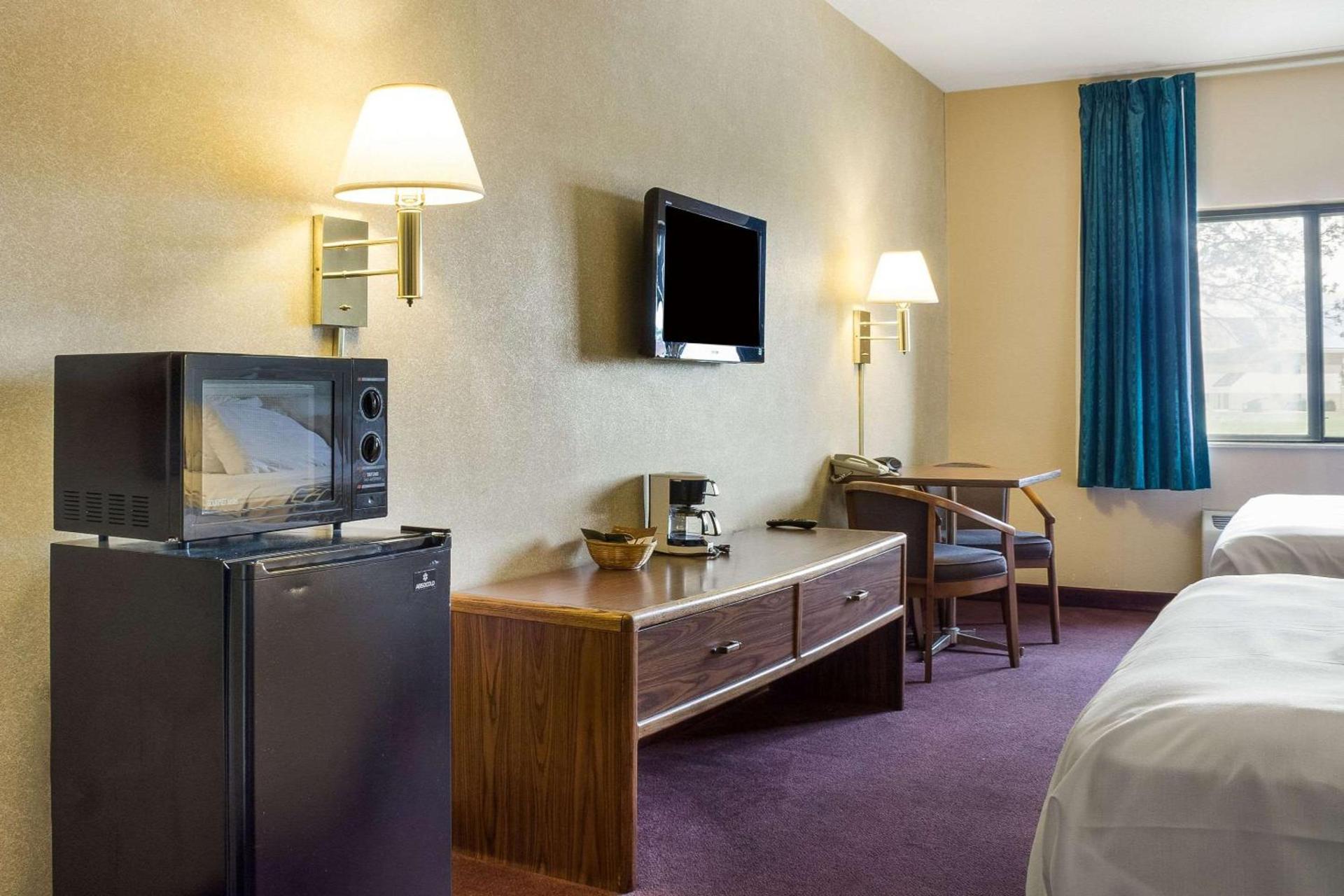 Rodeway Inn Wahpeton photo 11