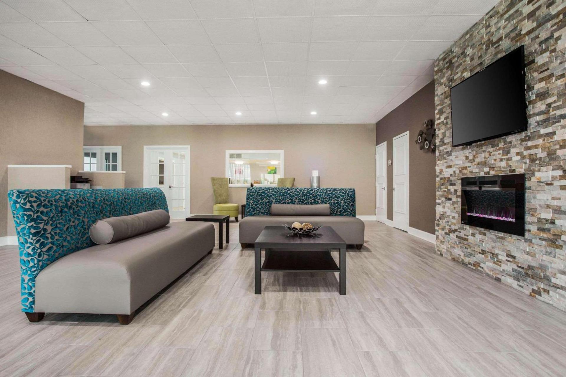 Quality Inn & Suites University Area photo 24