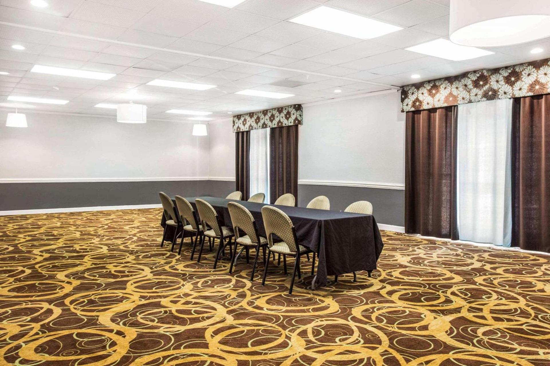 Quality Inn & Suites University Area photo 25