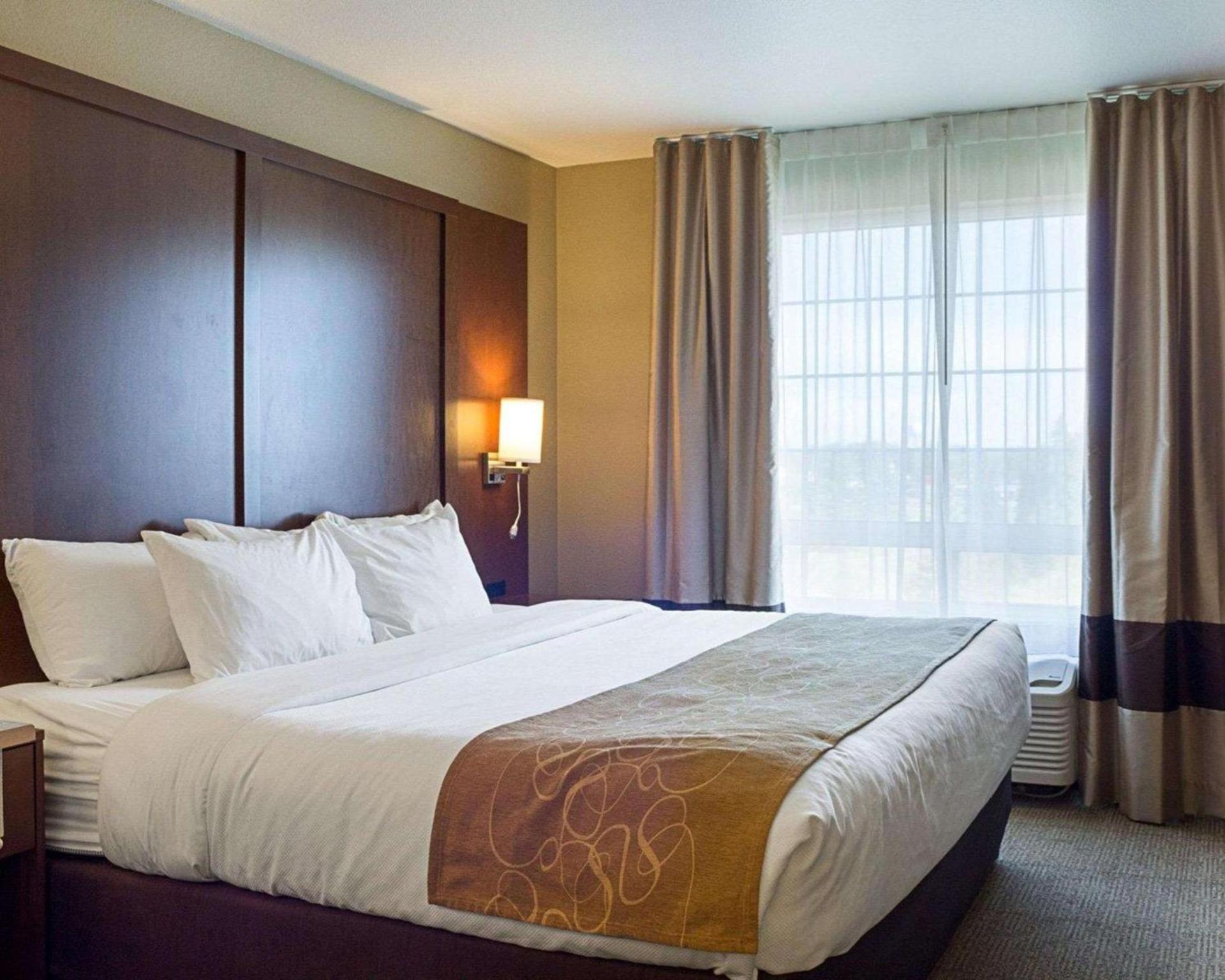 Comfort Suites Minot South photo 29