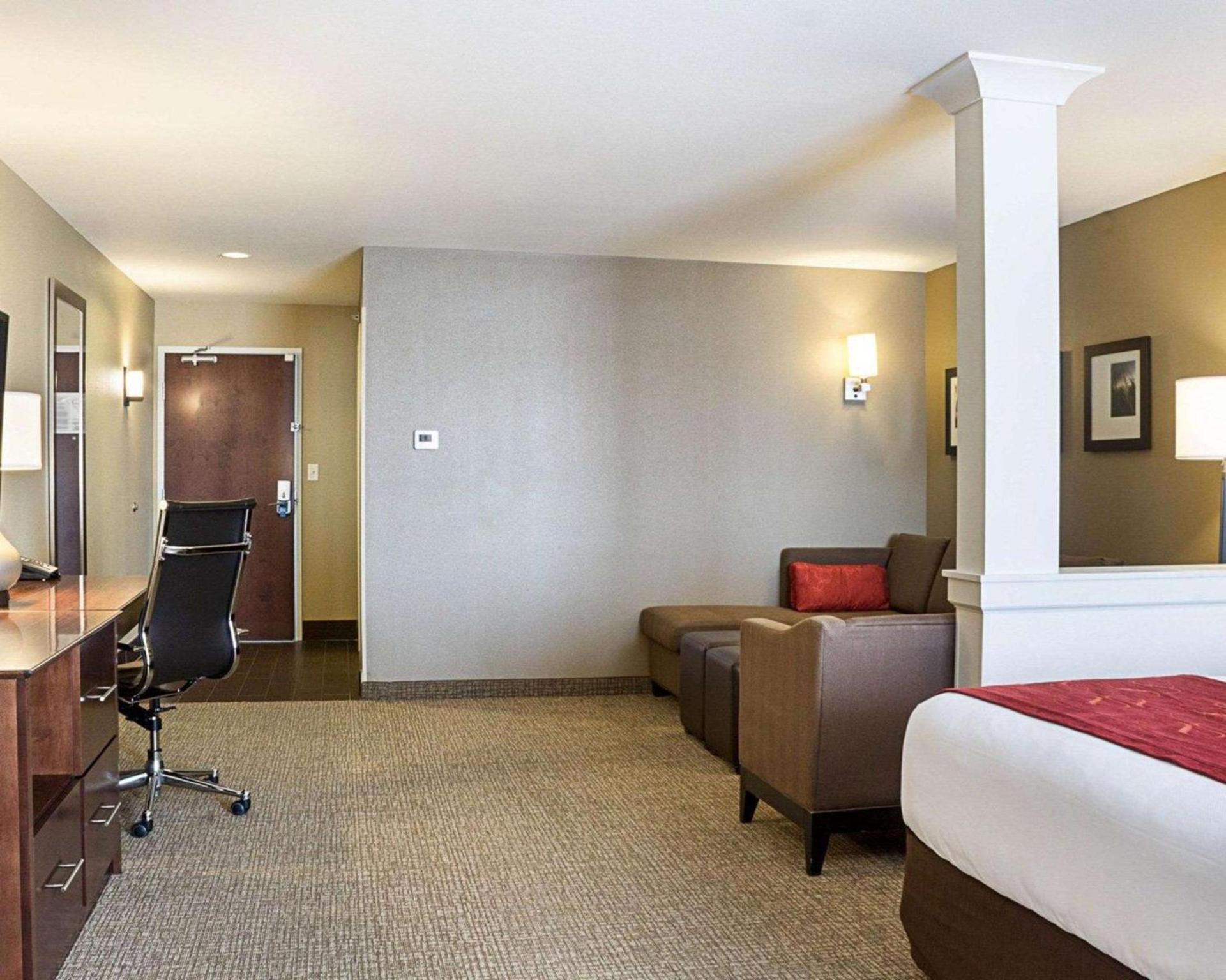 Comfort Suites Fargo Medical Center photo 10