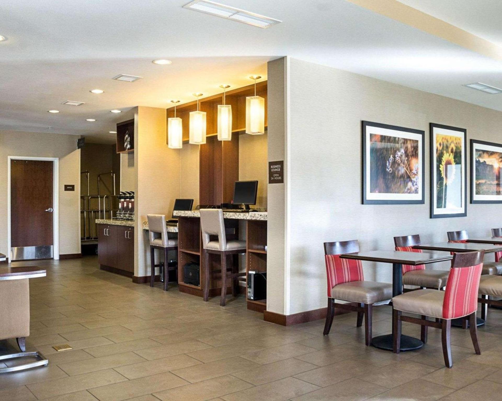 Comfort Suites Fargo Medical Center photo 31