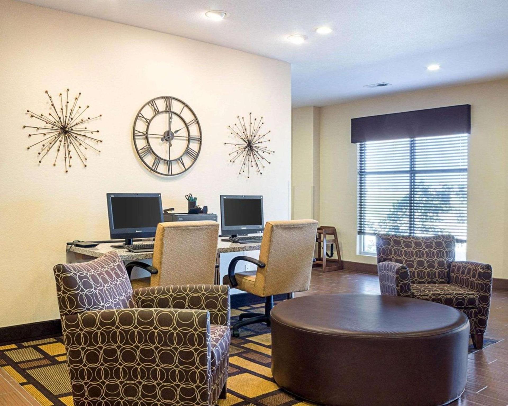 Quality Inn & Suites Minot North photo 4