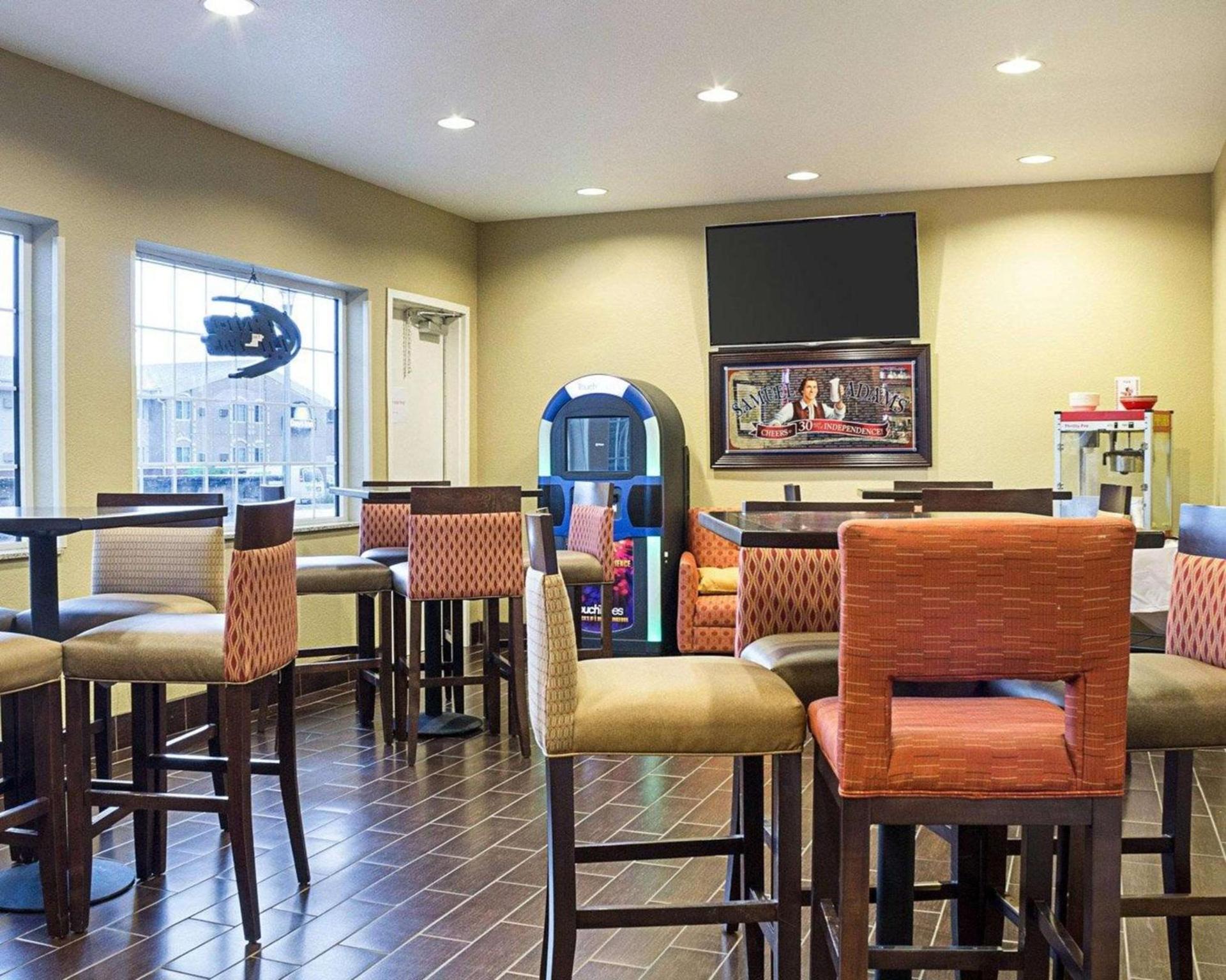 Comfort Suites Minot South photo 46