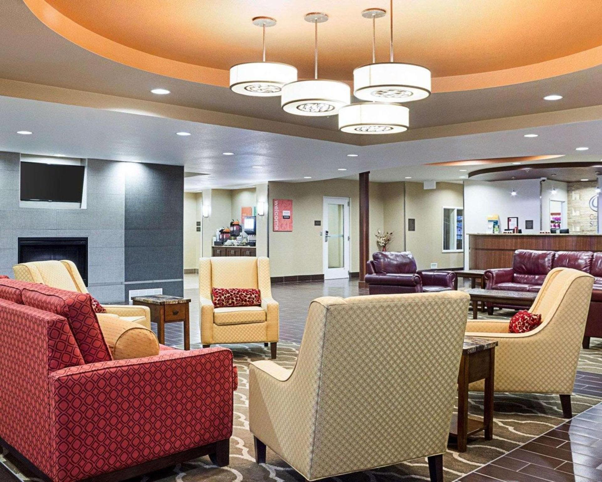 Comfort Suites Minot South photo 6