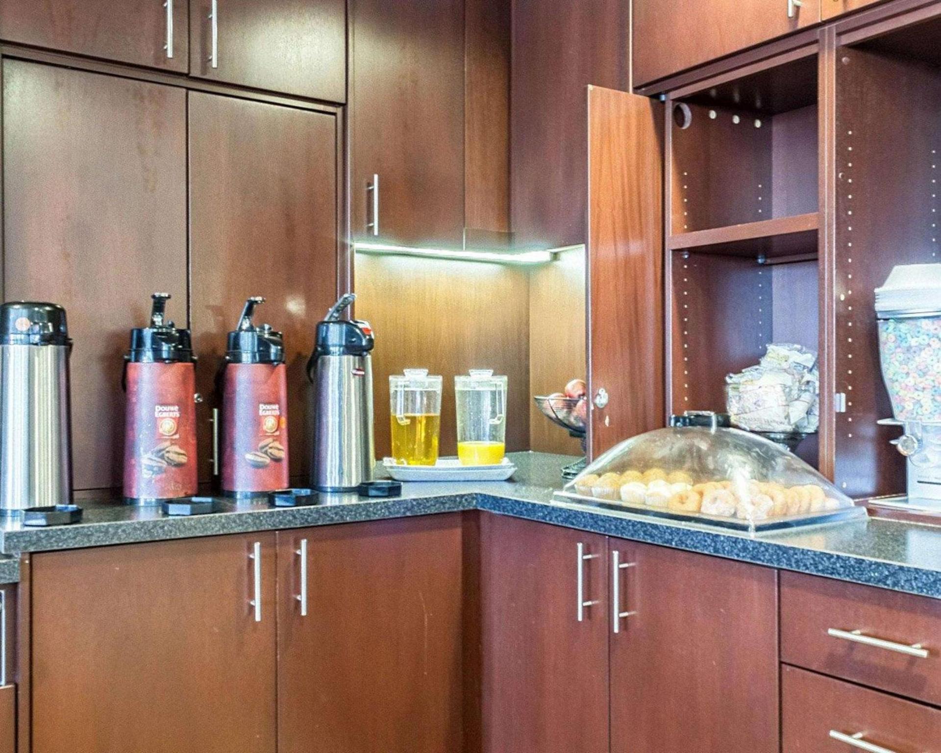 MainStay Suites Minot photo 34