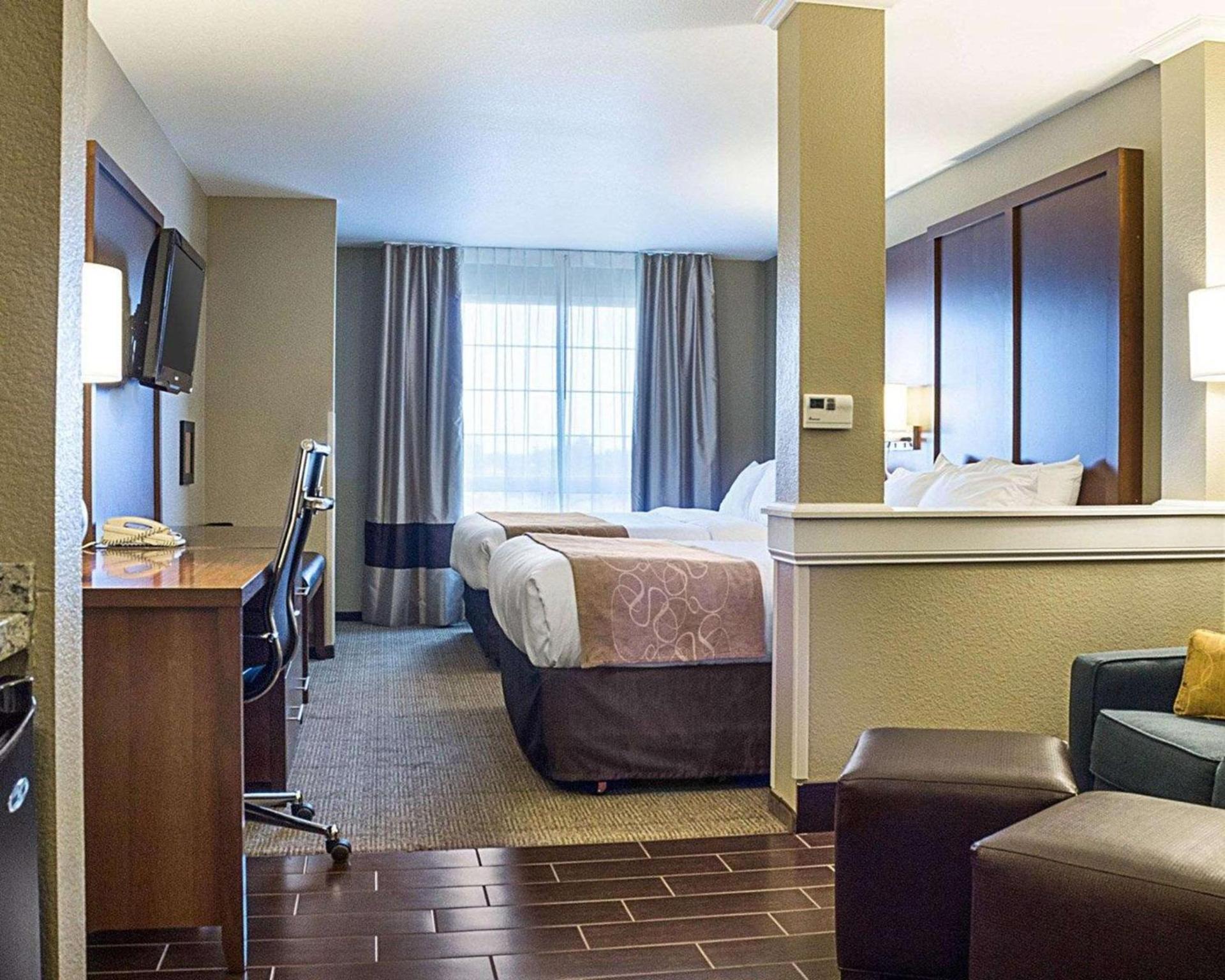 Comfort Suites Minot South photo 24