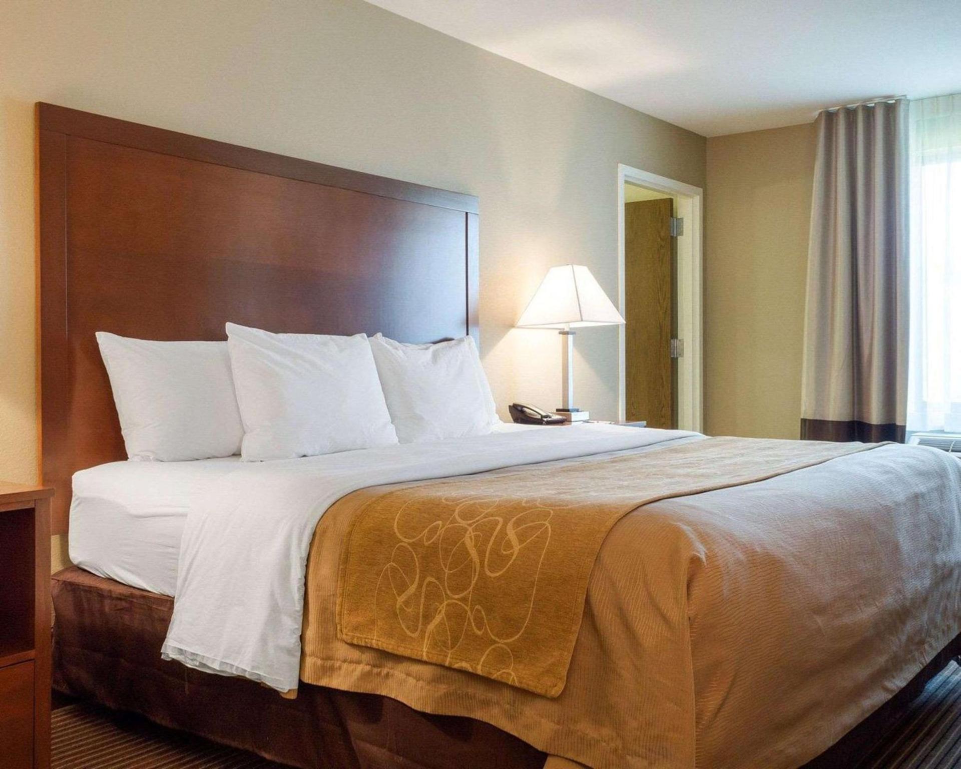 Comfort Inn & Suites Watford City photo 12