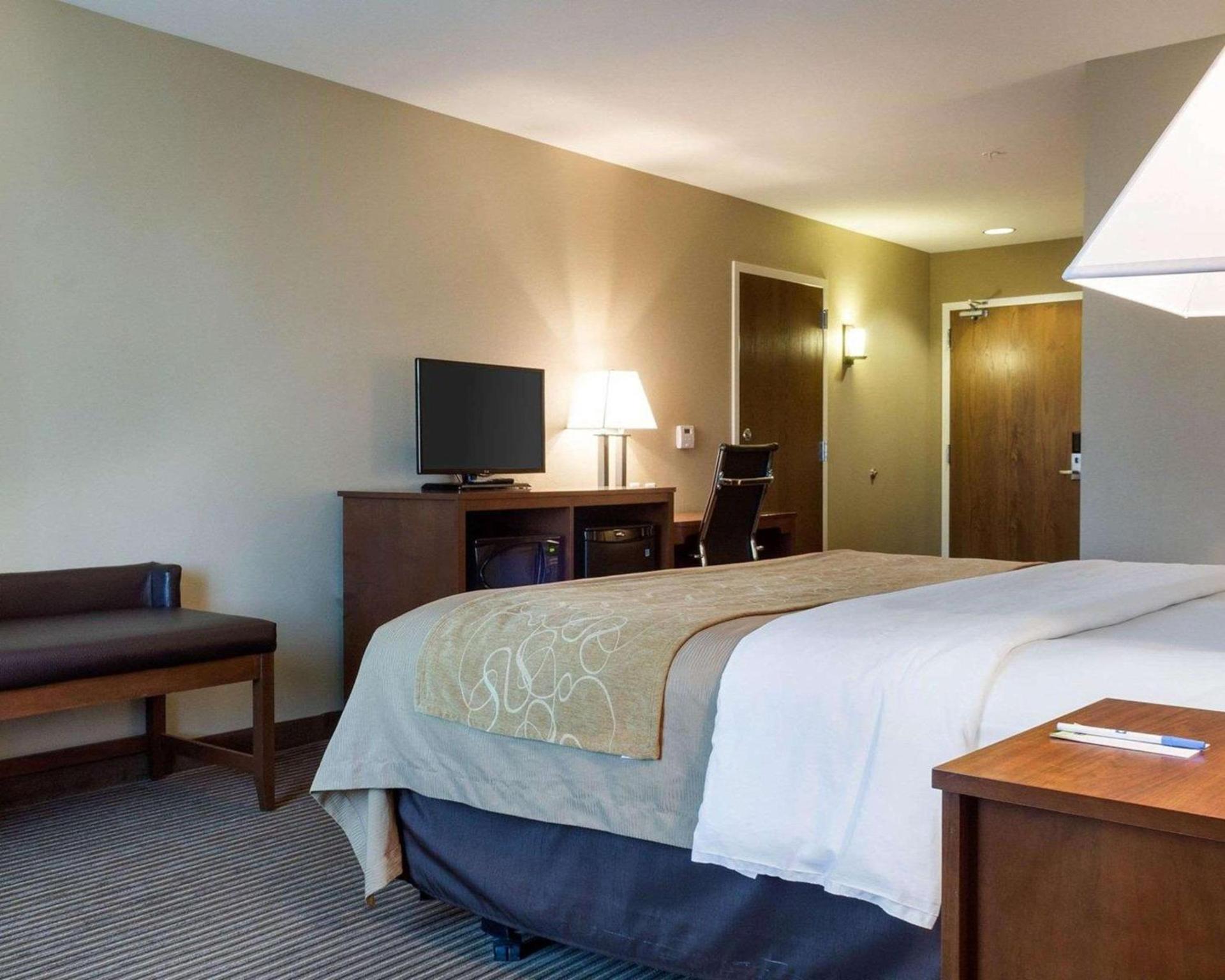 Comfort Inn & Suites Watford City photo 16