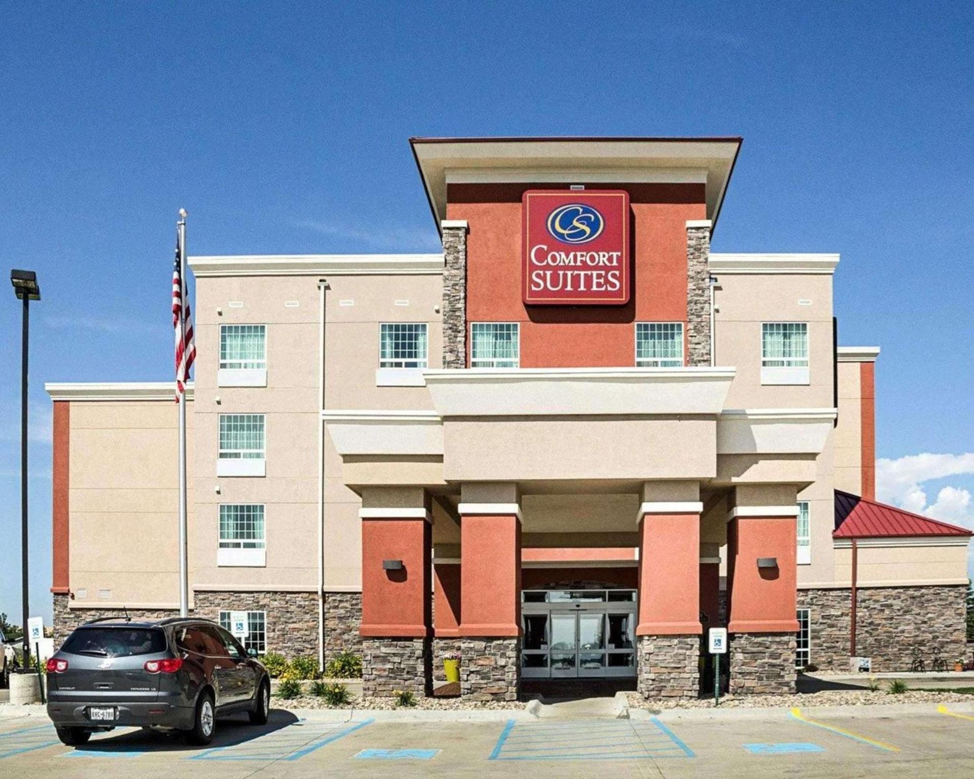 Comfort Suites Minot South — hotel in Minot
