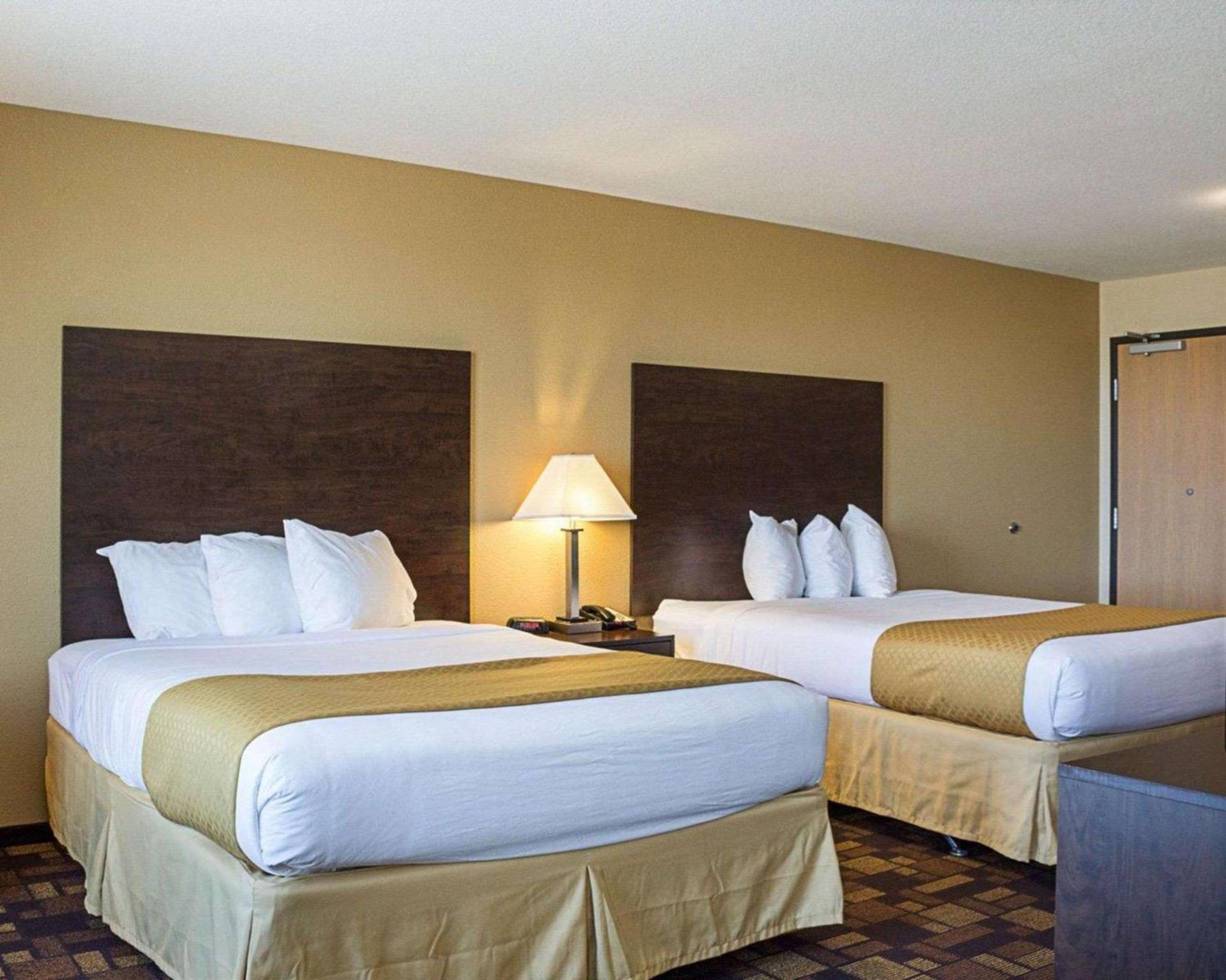 Quality Inn & Suites Minot North photo 14