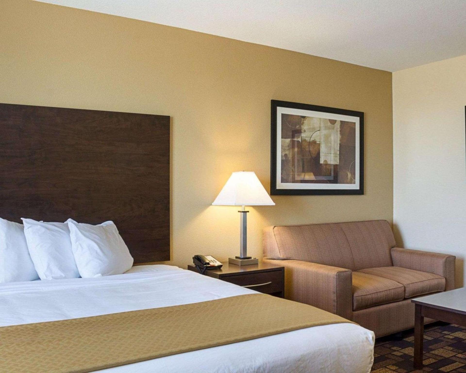 Quality Inn & Suites Minot North photo 18