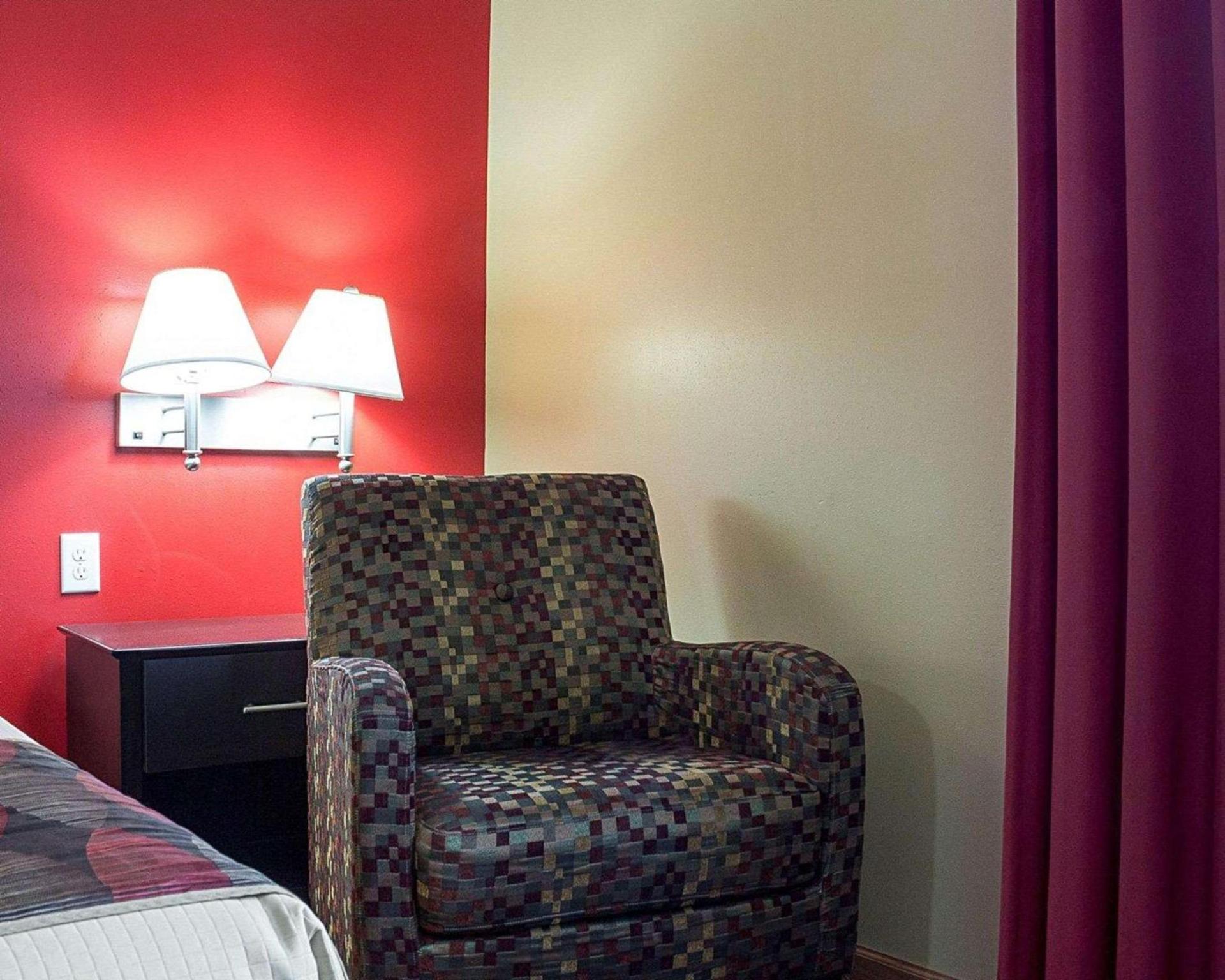 Econo Lodge Jamestown South photo 15