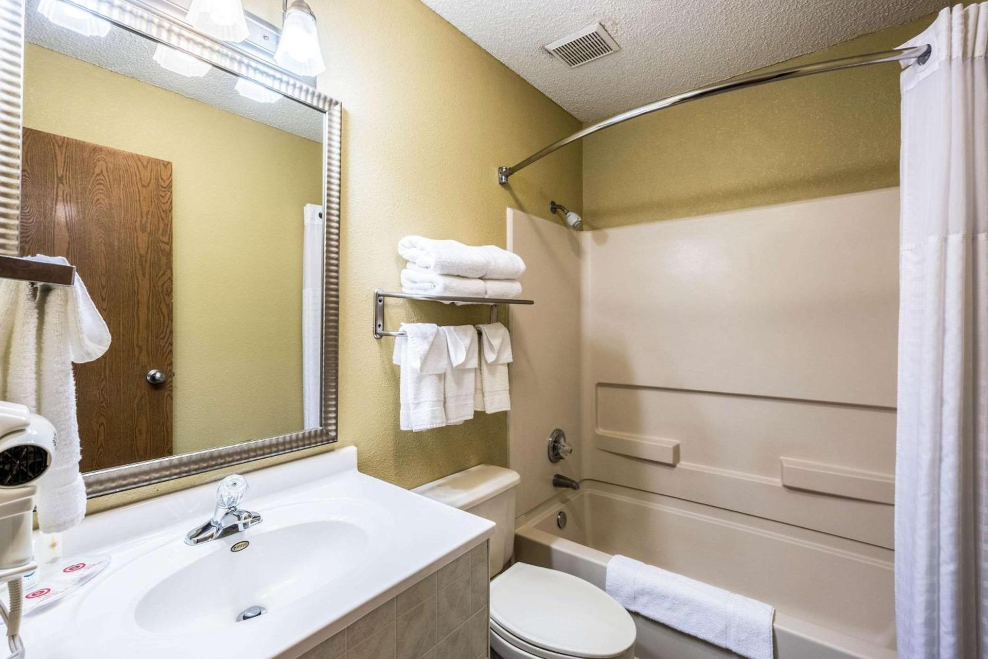 Quality Inn Scottsbluff photo 12